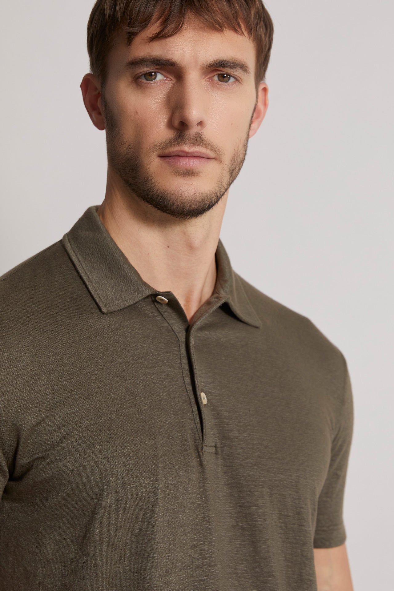 linen polo t-shirt in olive green - neck detail