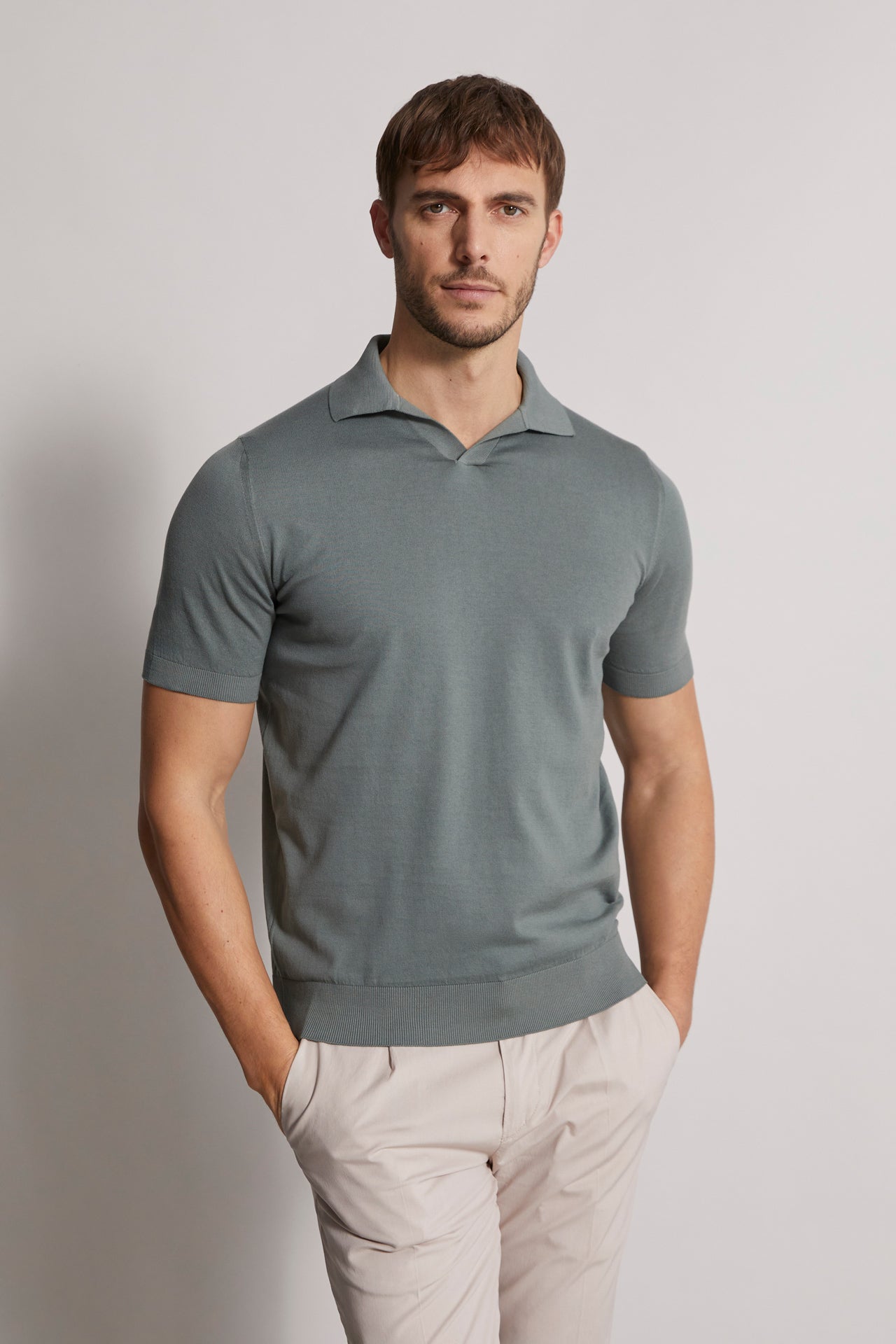 Buttonless organic cotton knitted polo t-shirt light green - front view