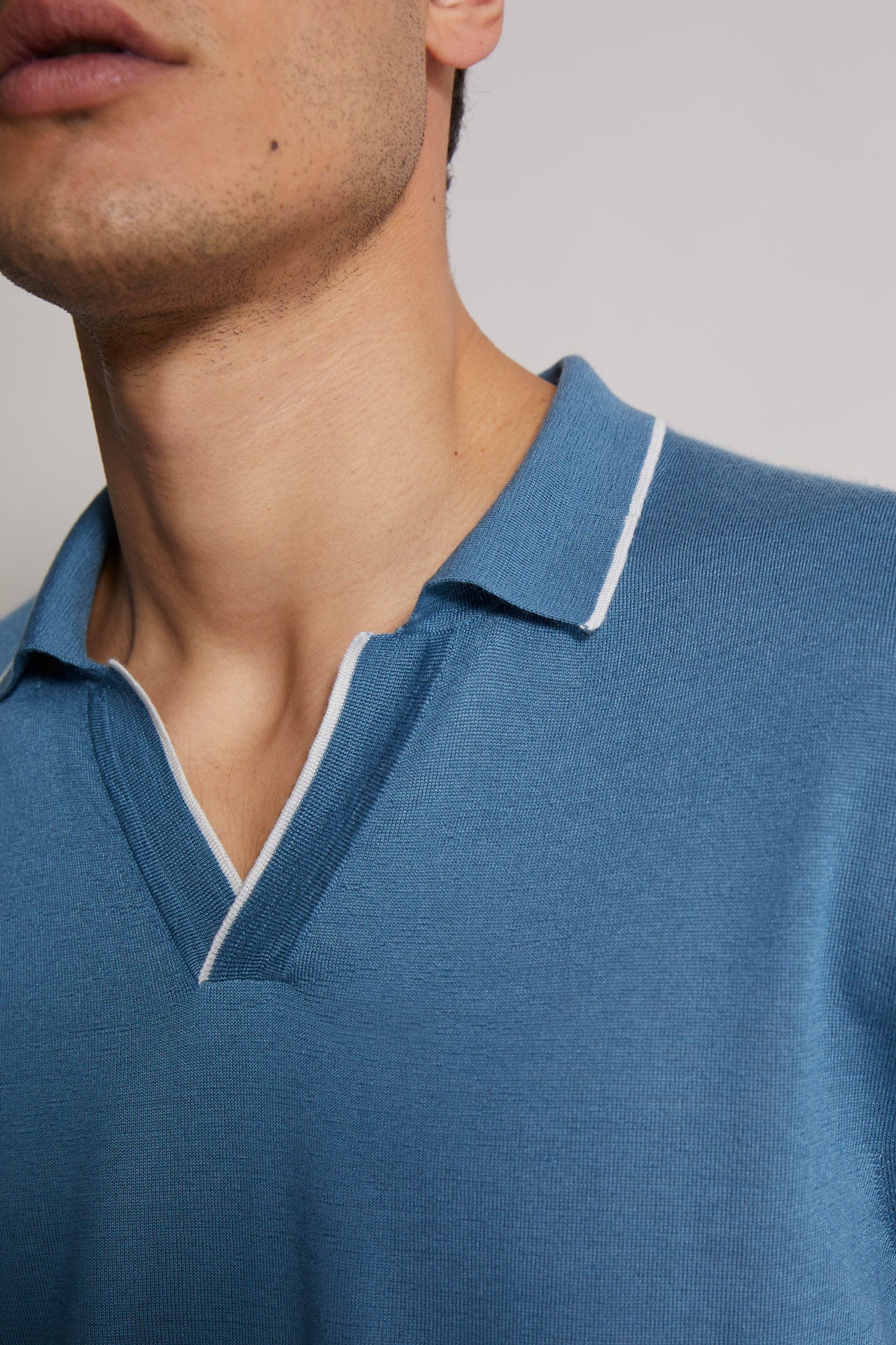 men's buttonless polo v-neck in light blue - collar detail