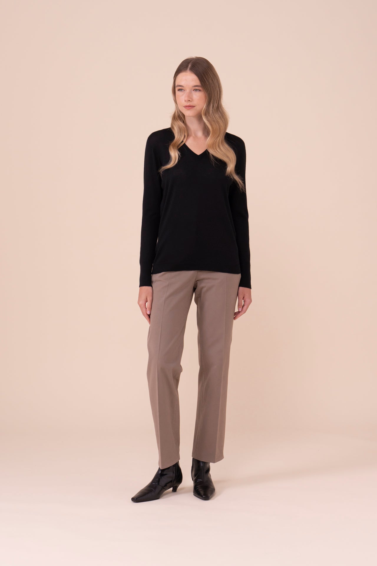 Pull Pearly in cashmere e seta con scollo a V - BLACK
