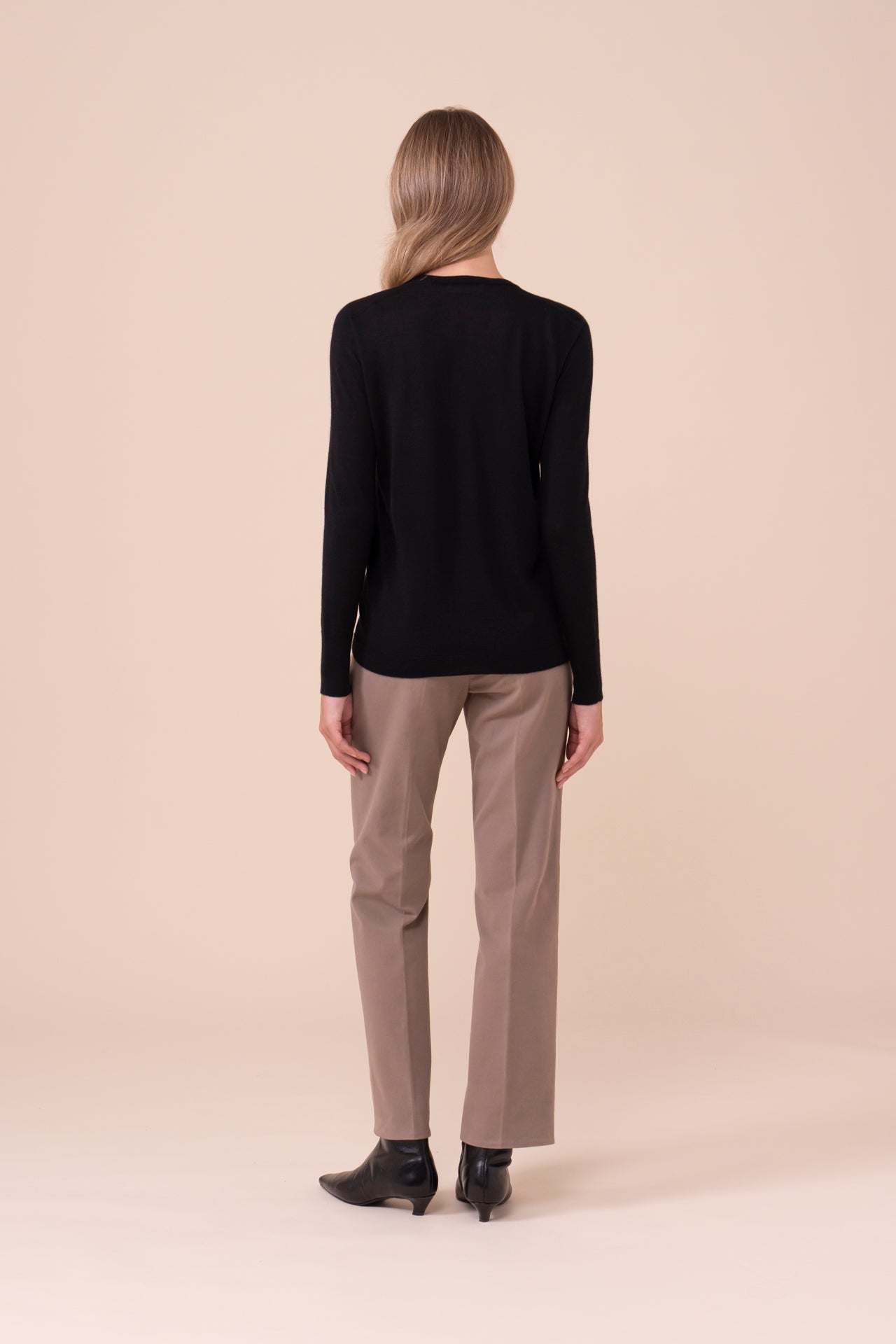 Pull Pearly in cashmere e seta con scollo a V - BLACK