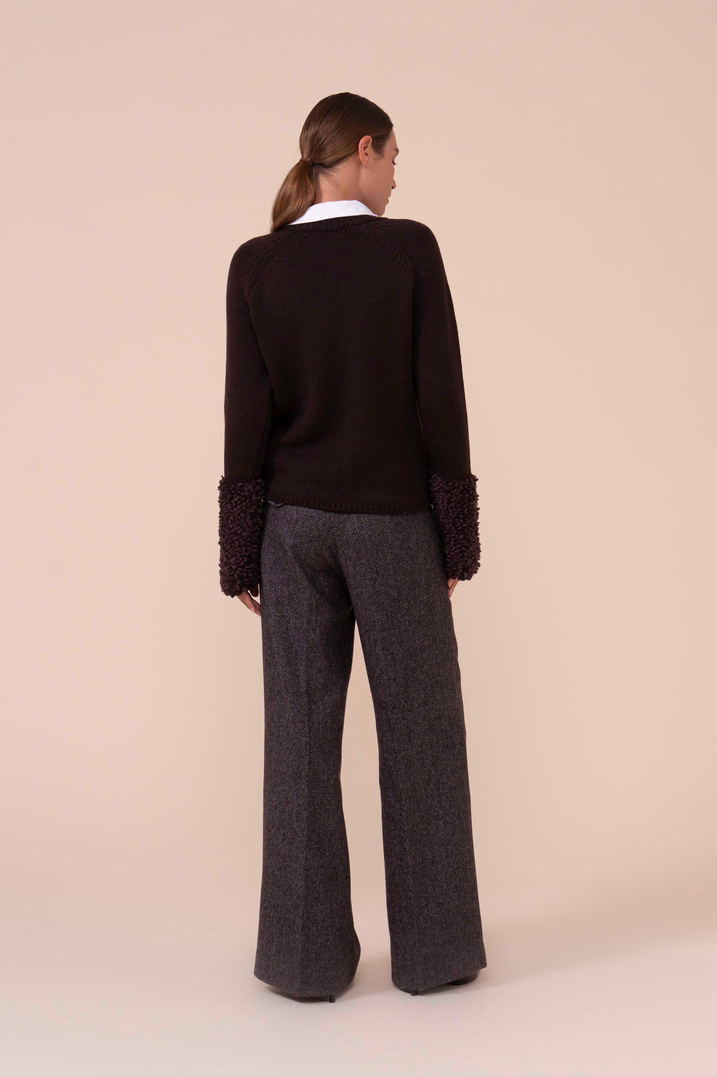 Olivina girocollo in lana Merino Hairy con polsini in alpaca - DARKCHOCOLATE
