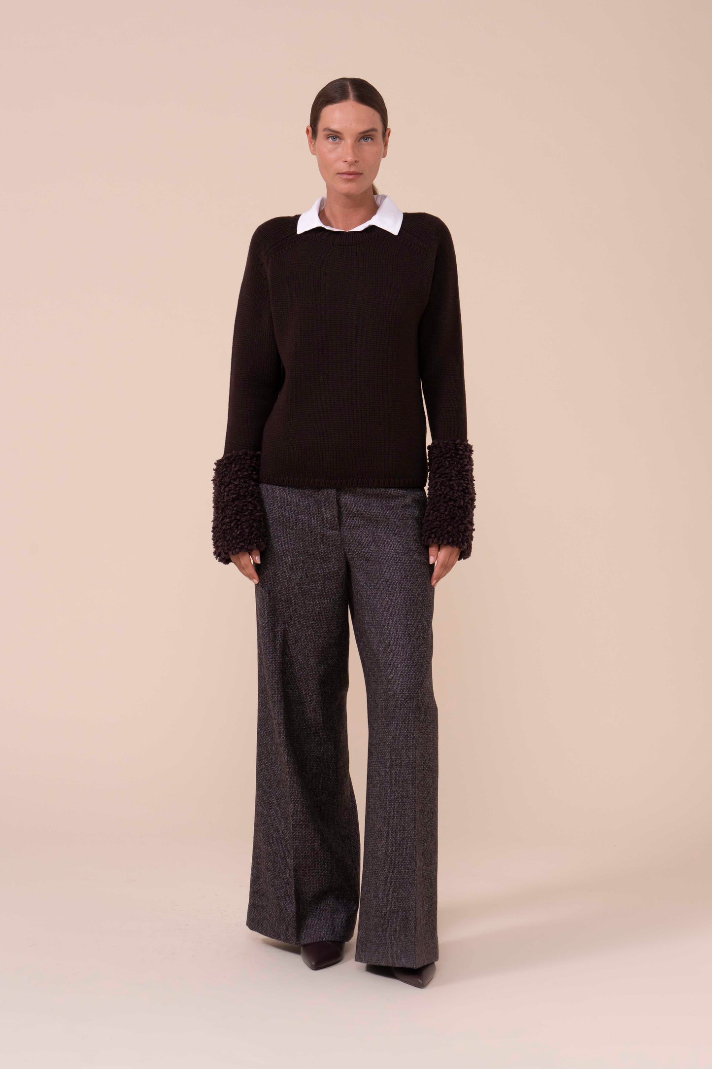 Olivina girocollo in lana Merino Hairy con polsini in alpaca - DARKCHOCOLATE