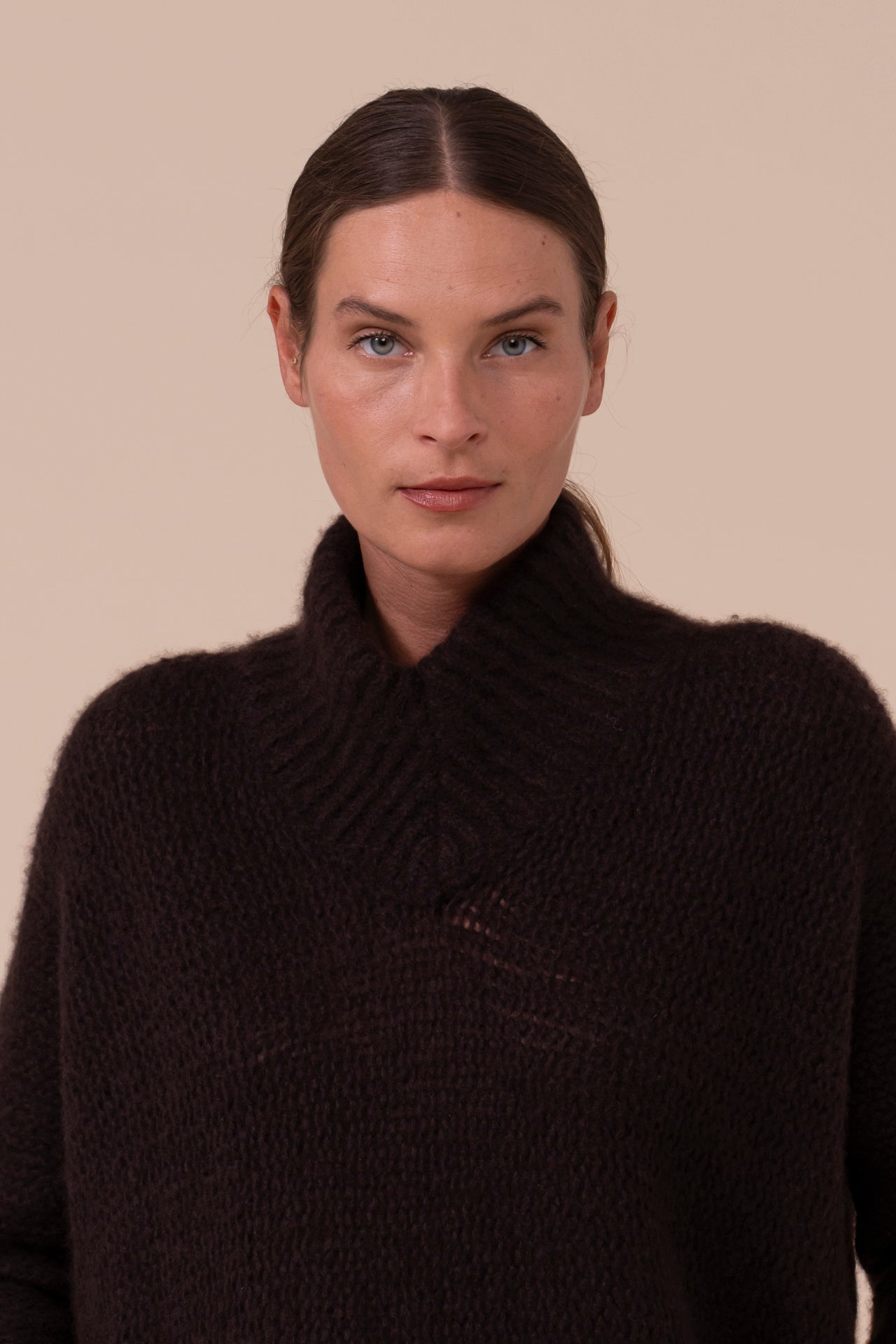 Calcite Foam Wool and Silk V-Neck - DARKCHOCOLATE