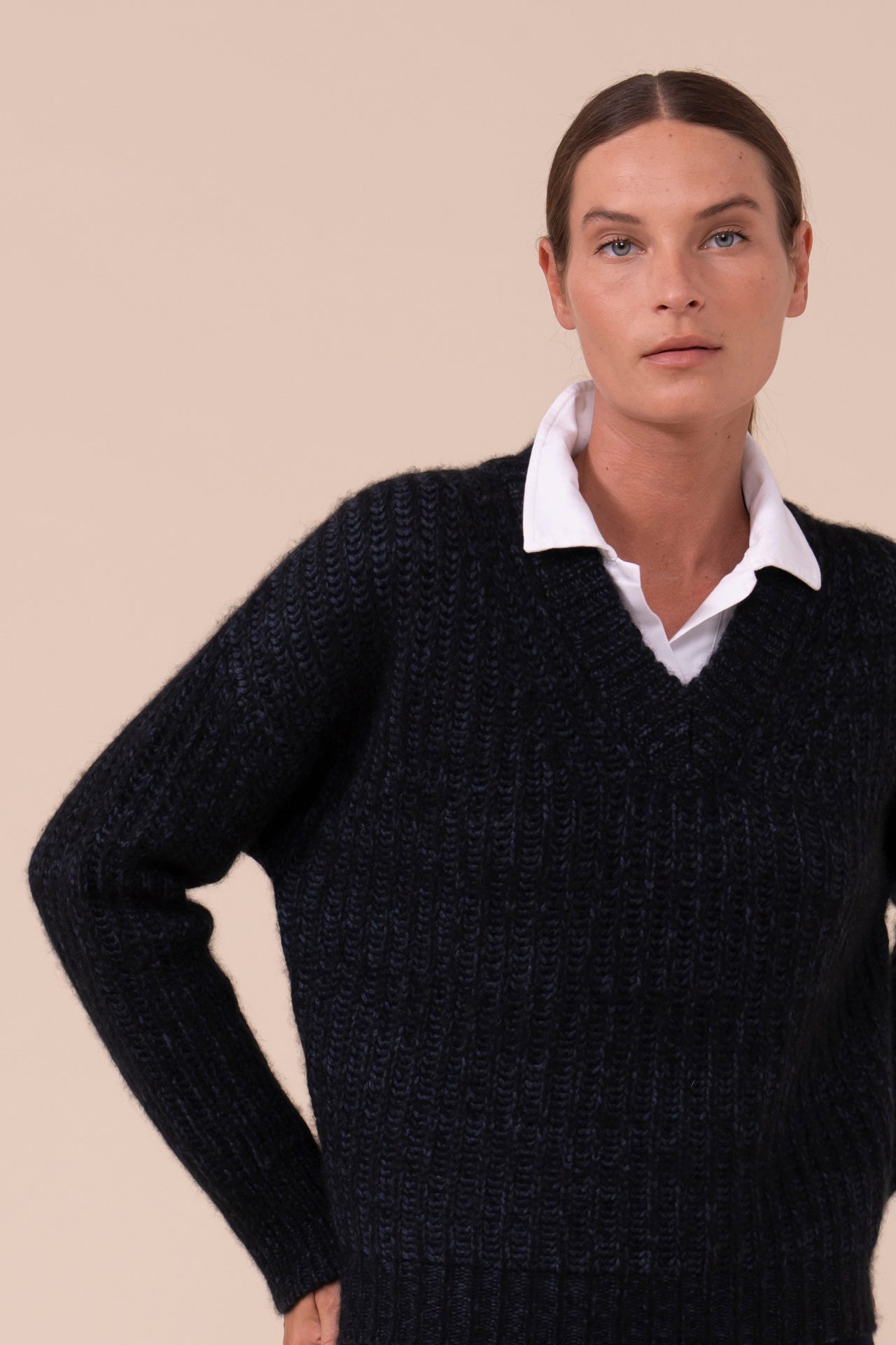 Diorite Plume Chine maglia con scollo a V in cashmere e seta - STORM