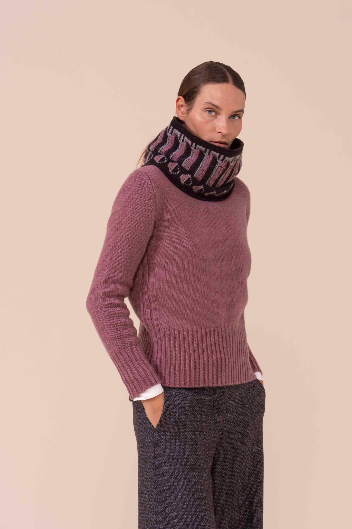 Arenaria Cashmere Jacquard Tube Scarf - DARKCHOCOLATE