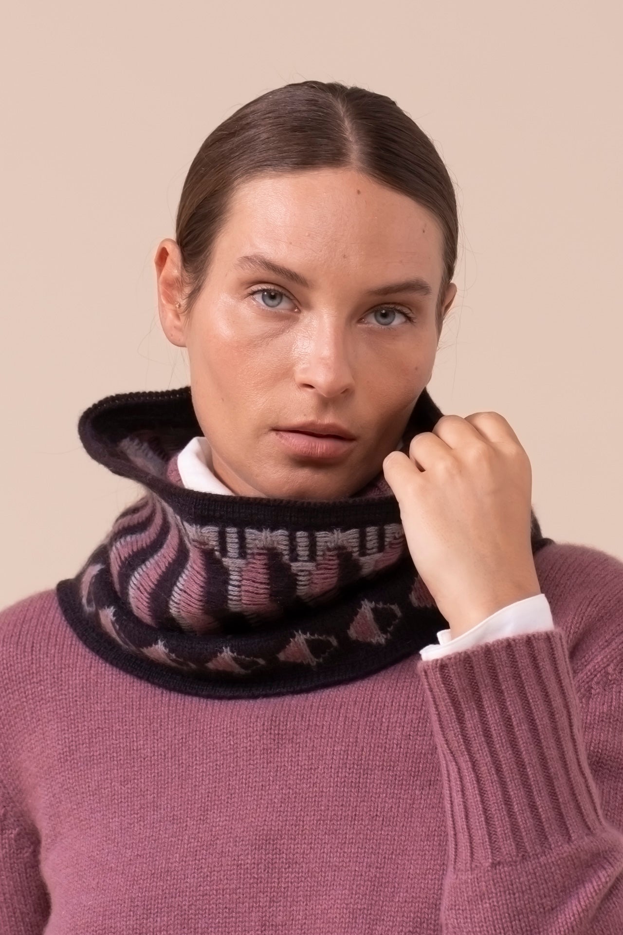 Arenaria Cashmere Jacquard Tube Scarf - DARKCHOCOLATE