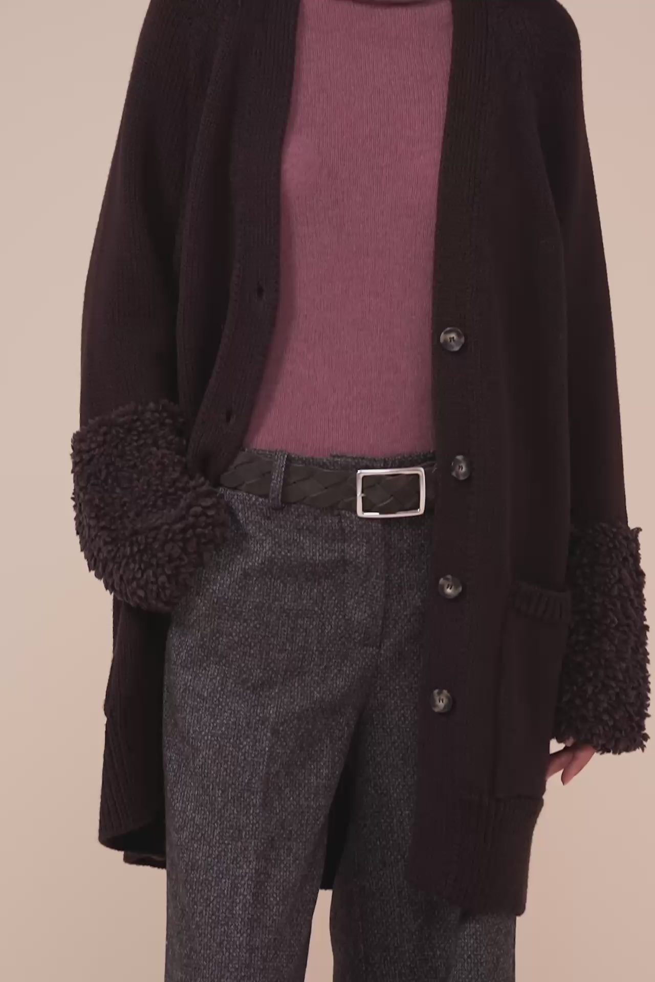 Adularia cardigan in lana Merino Hairy con polsini in alpaca - DARKCHOCOLATE