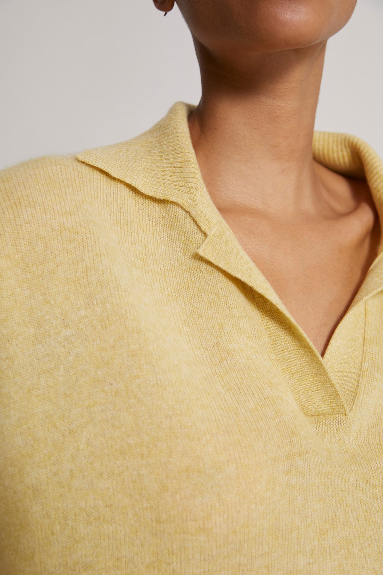 women's cashmere knitted polo sweater in yellow - neck detail
