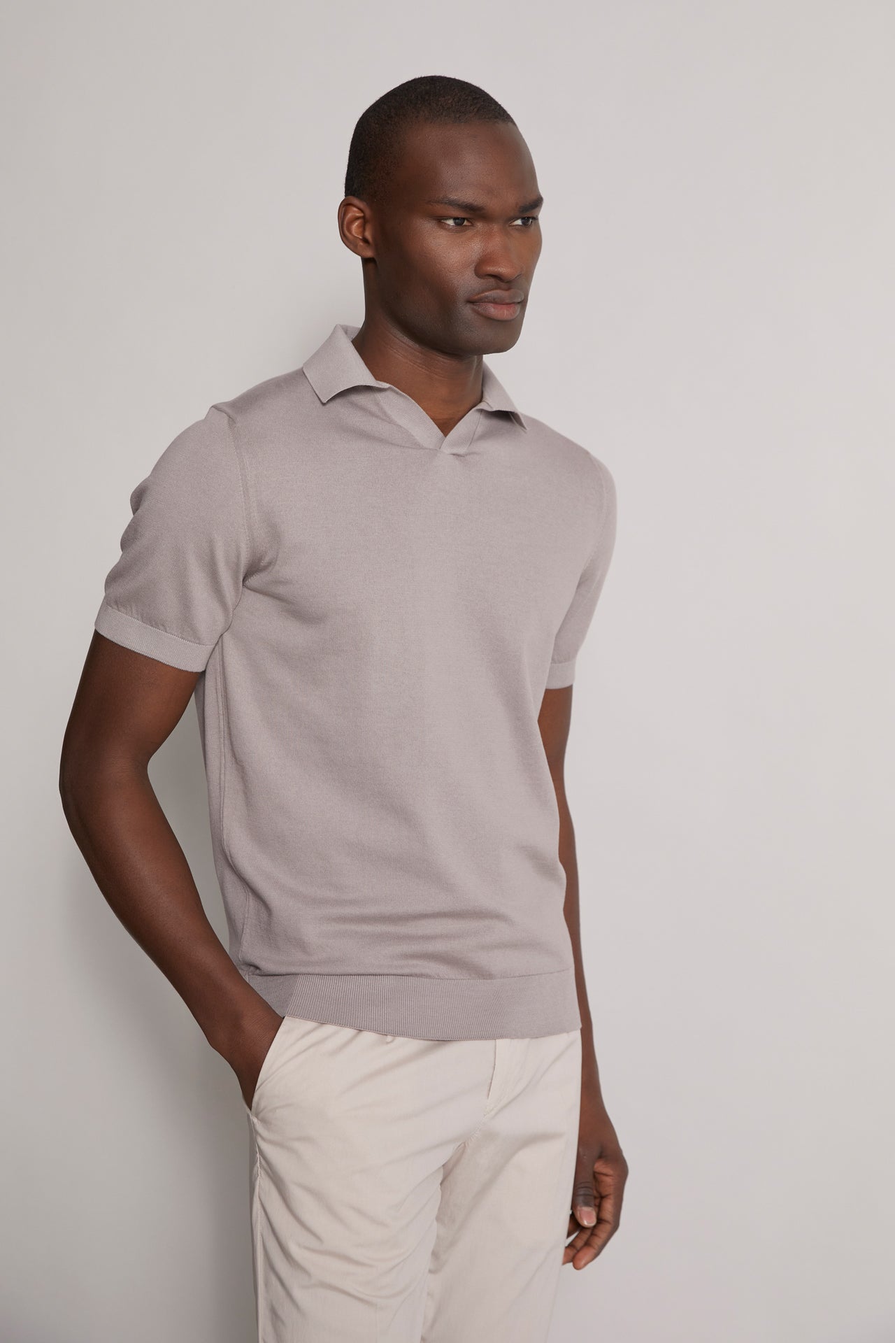 Buttonless organic cotton knitted polo t-shirt light grey