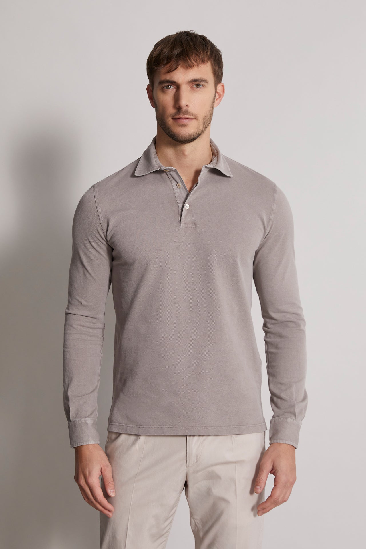 long sleeved cotton polo in grey-beige