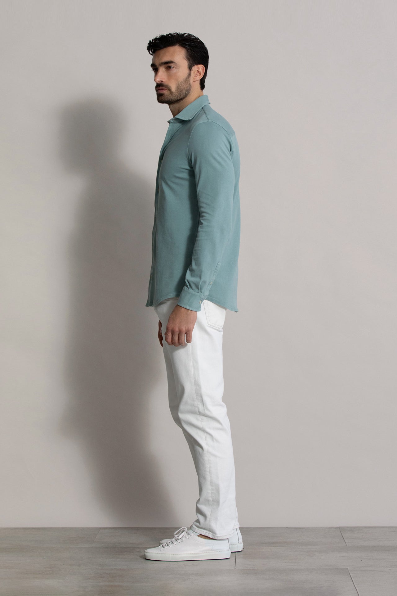 Men's designer shirt in organic cotton: sea green - side view