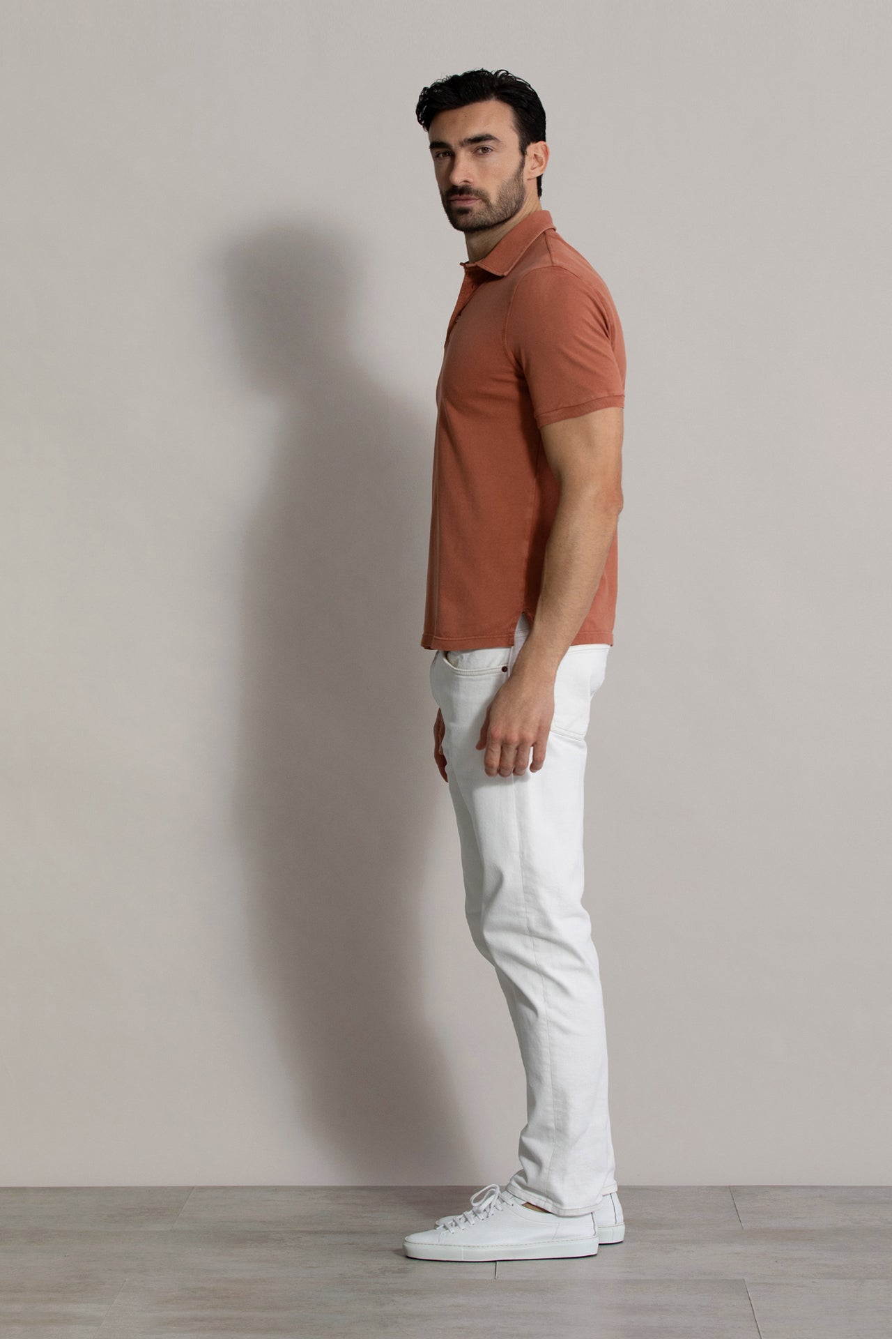 North: short sleeves cotton polo in orange - side view