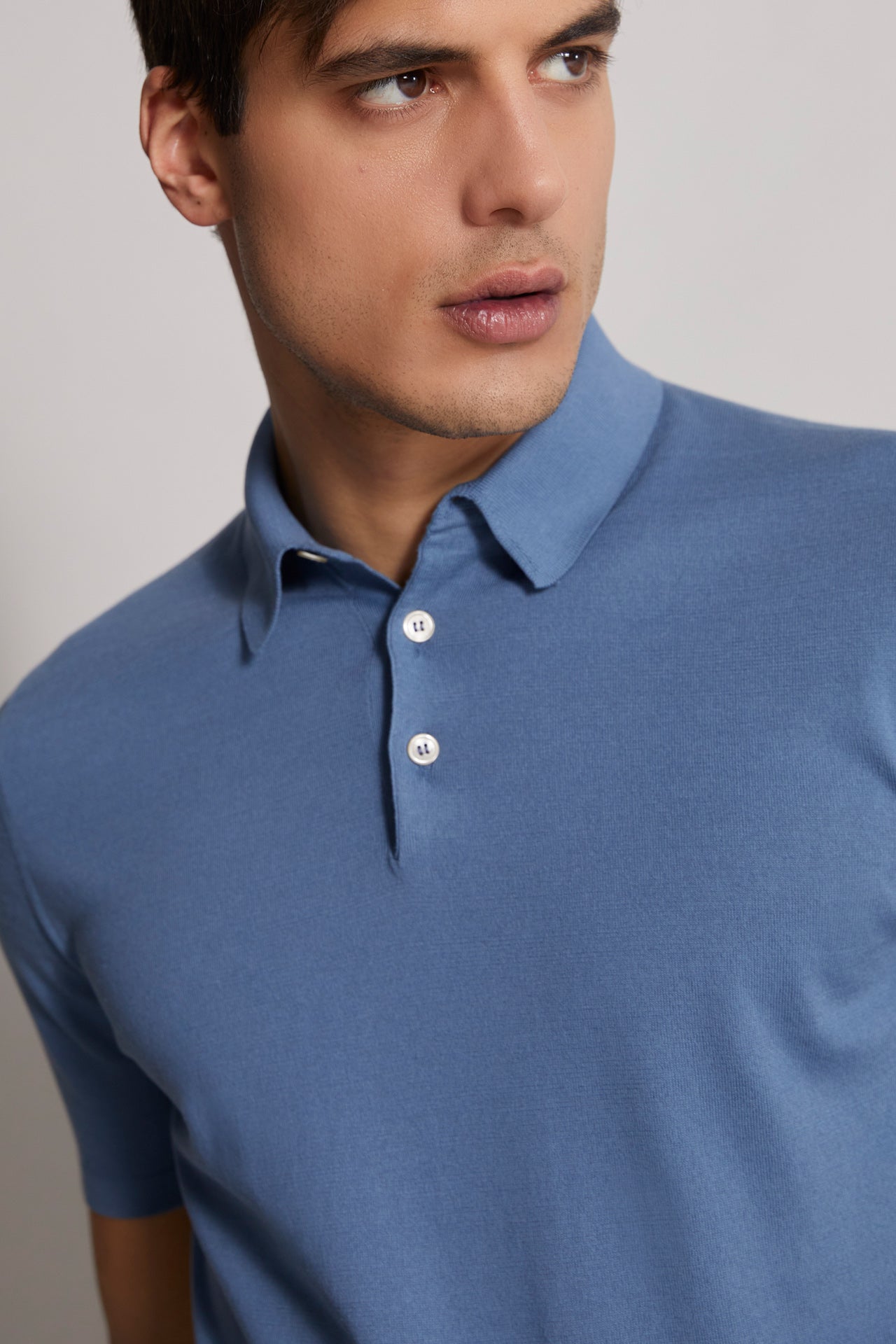 Successo: Men's knitted Giza Cotton Polo T-Shirt in light blue - collar detail
