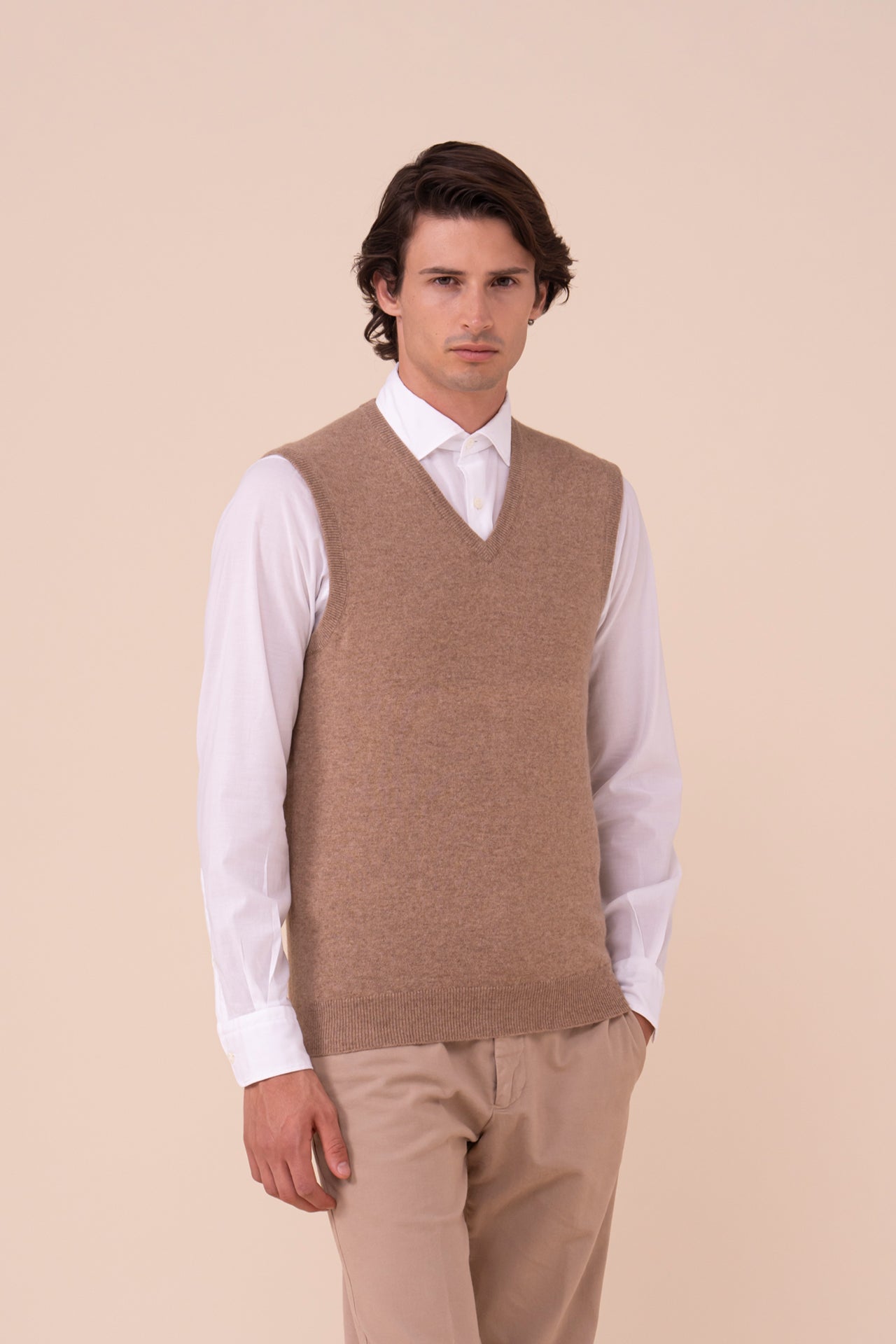 Sleeveless Cashmere V-neck in iconic colors - CORDA