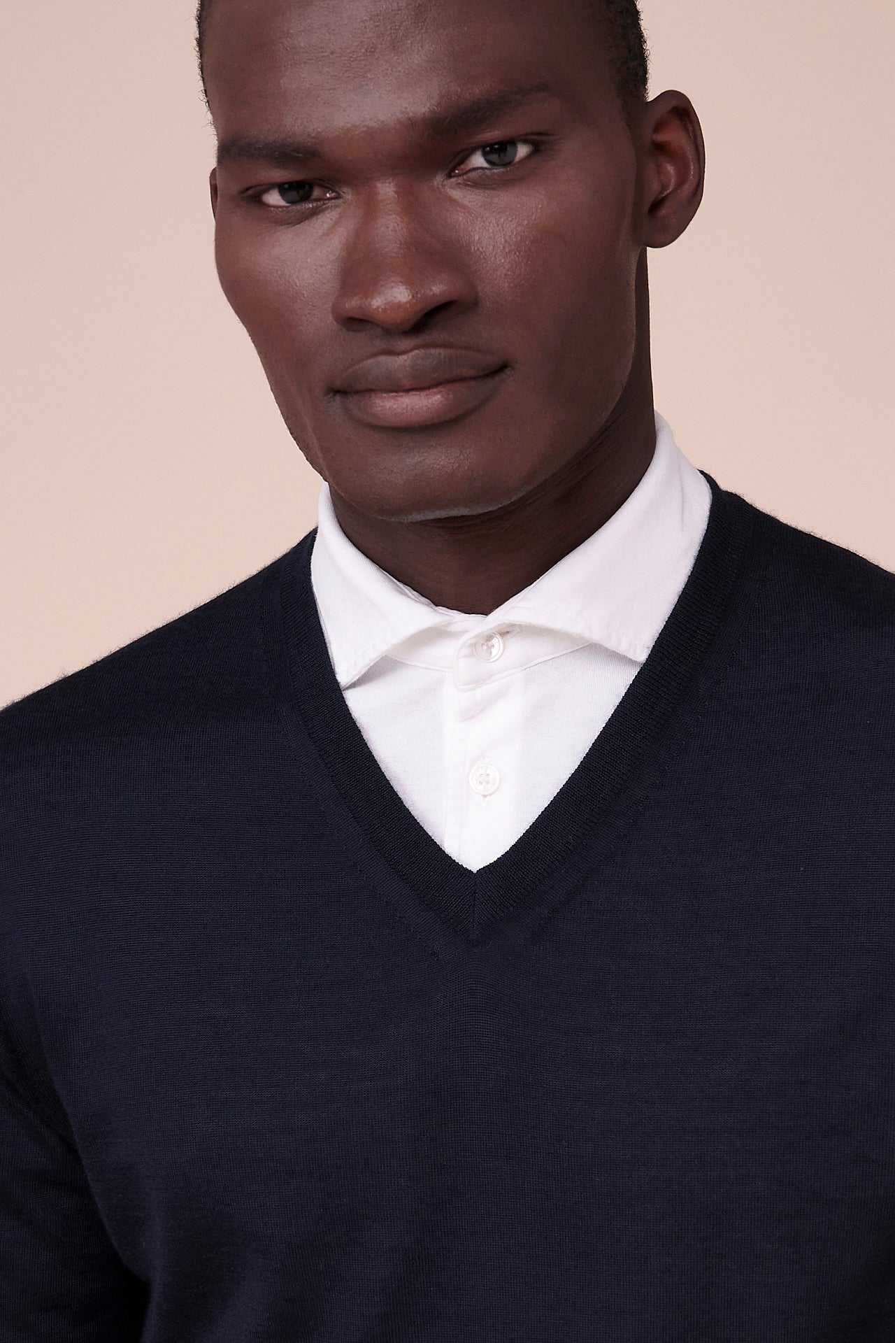 Pull Cashmere Silk V-neck in iconic colors - MIDNIGHTBLUE