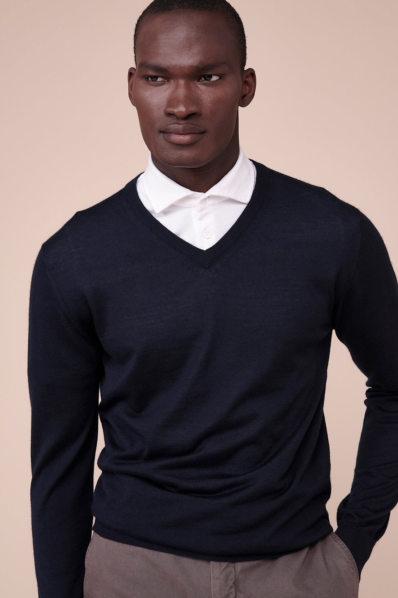 Pull Cashmere Silk V-neck in iconic colors - MIDNIGHTBLUE