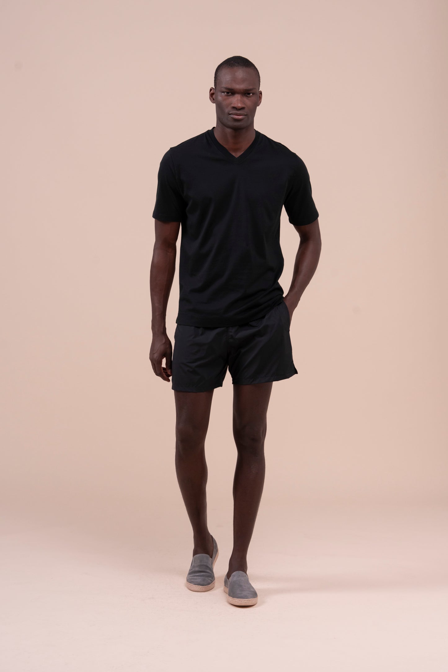 T-shirt con scollo a V in cotone biologico Nizza nei colori iconici - NERO