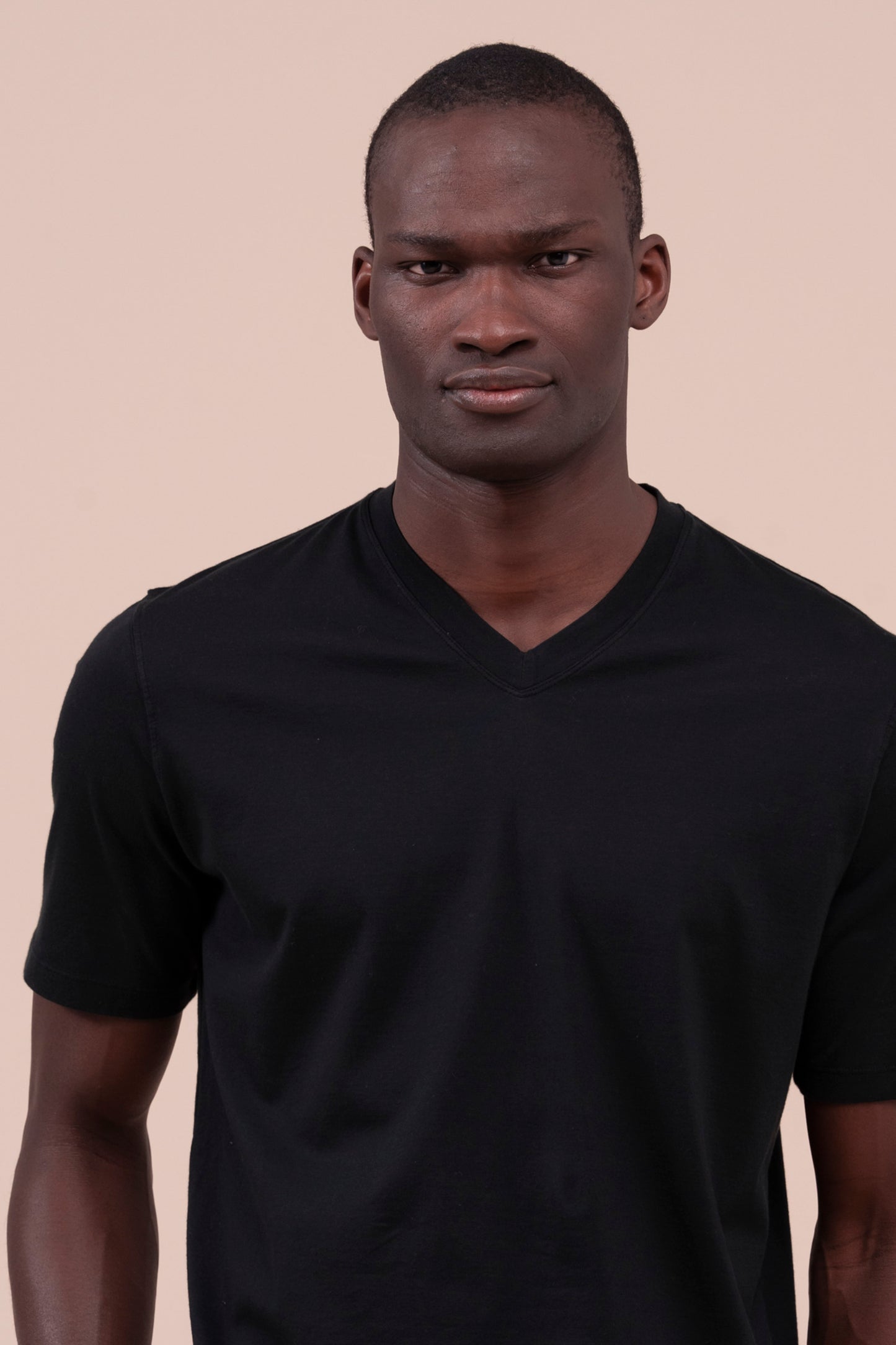 T-shirt con scollo a V in cotone biologico Nizza nei colori iconici - NERO