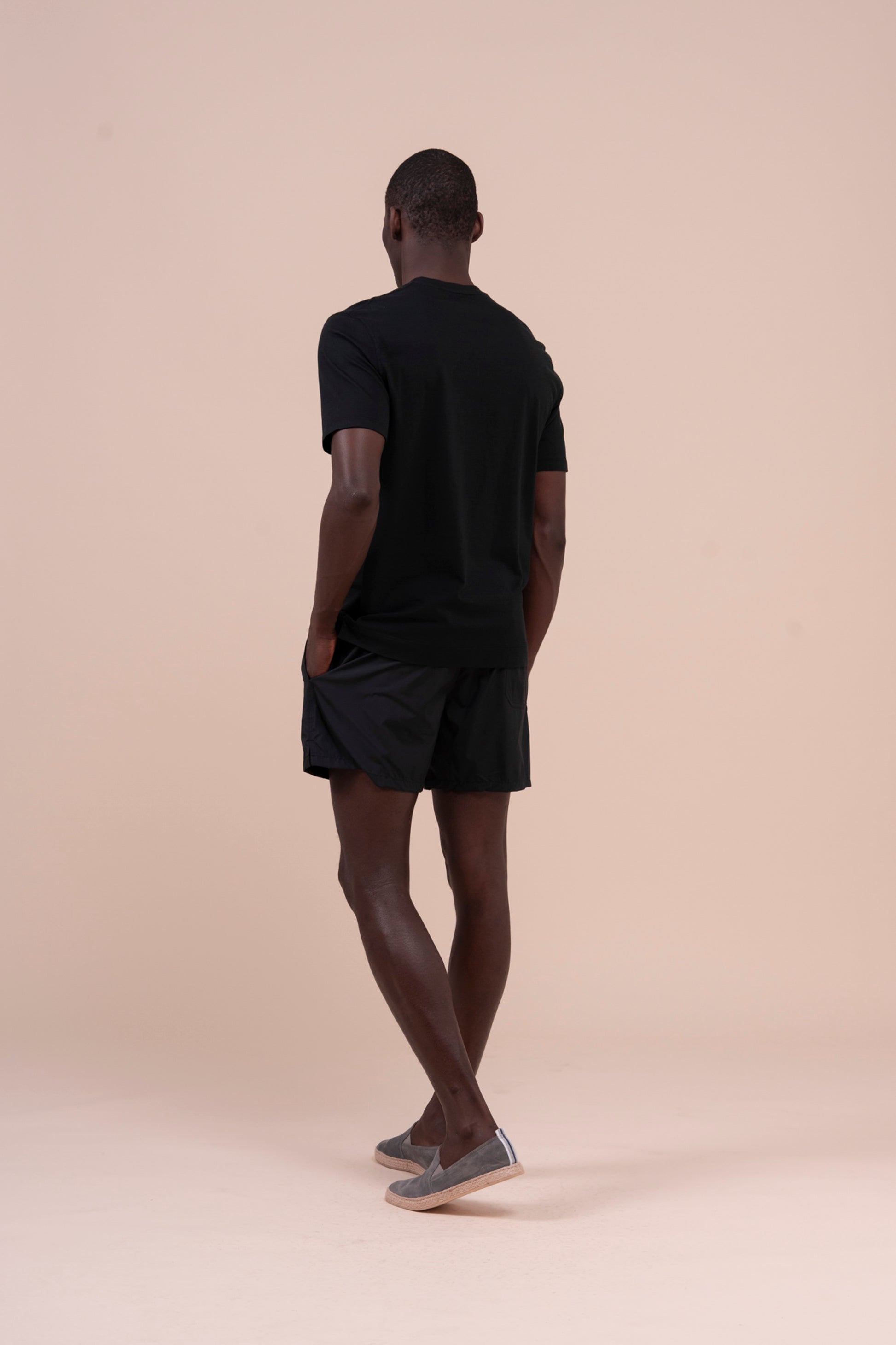 T-shirt con scollo a V in cotone biologico Nizza nei colori iconici - NERO