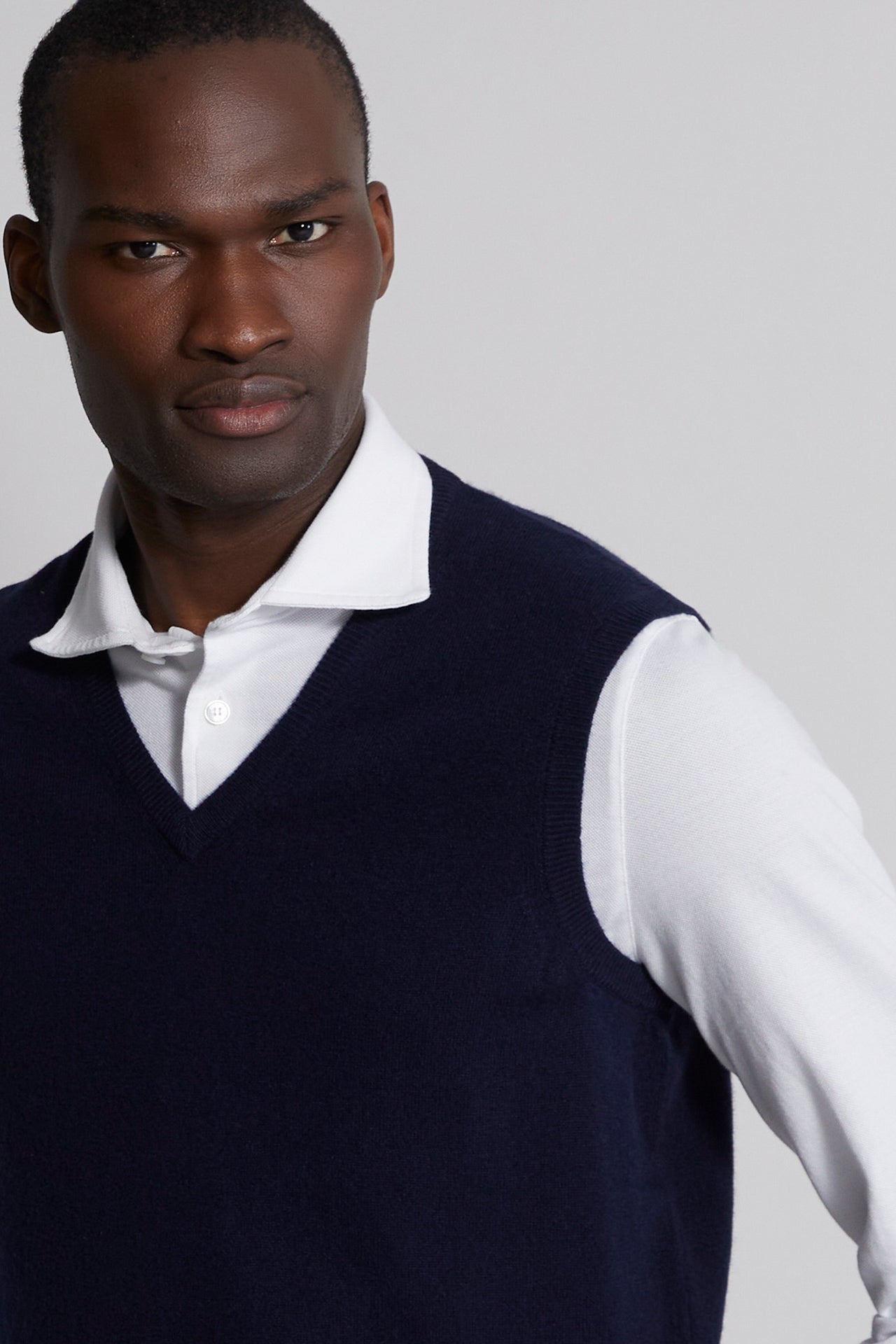 Sleeves cashmere v-neck in iconic colors