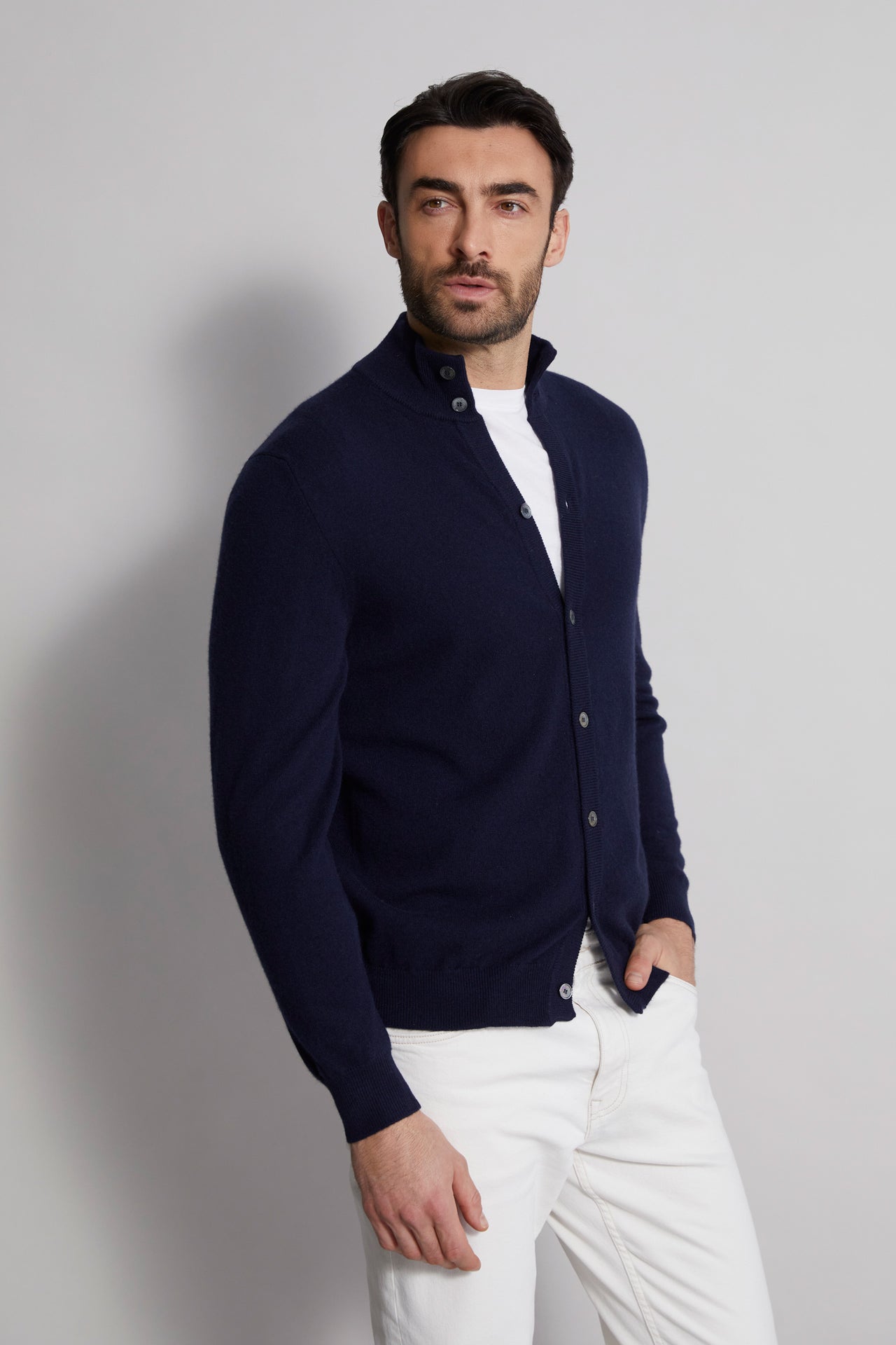 Favonius fully buttoned cashmere sweater in iconic colors