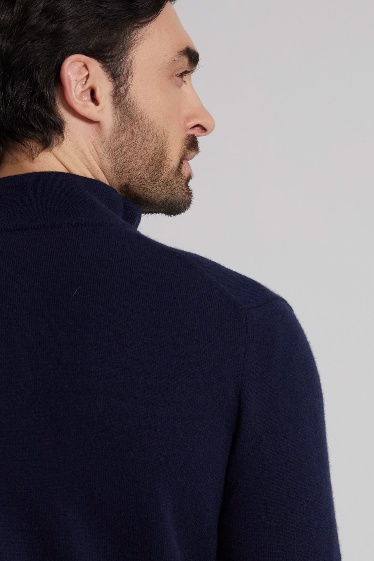 Favonius fully buttoned cashmere sweater in iconic colors