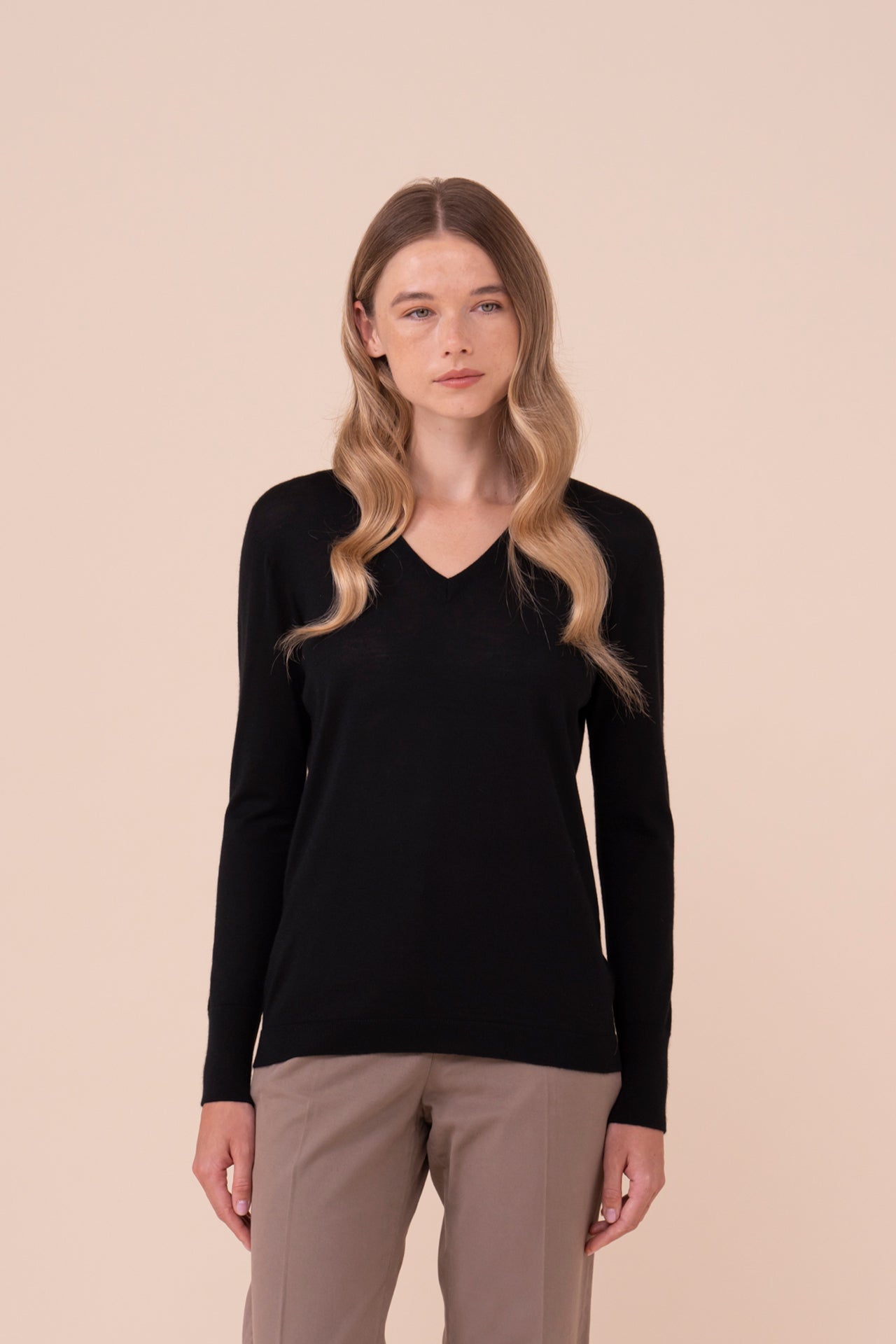 Pull Pearly in cashmere e seta con scollo a V - BLACK