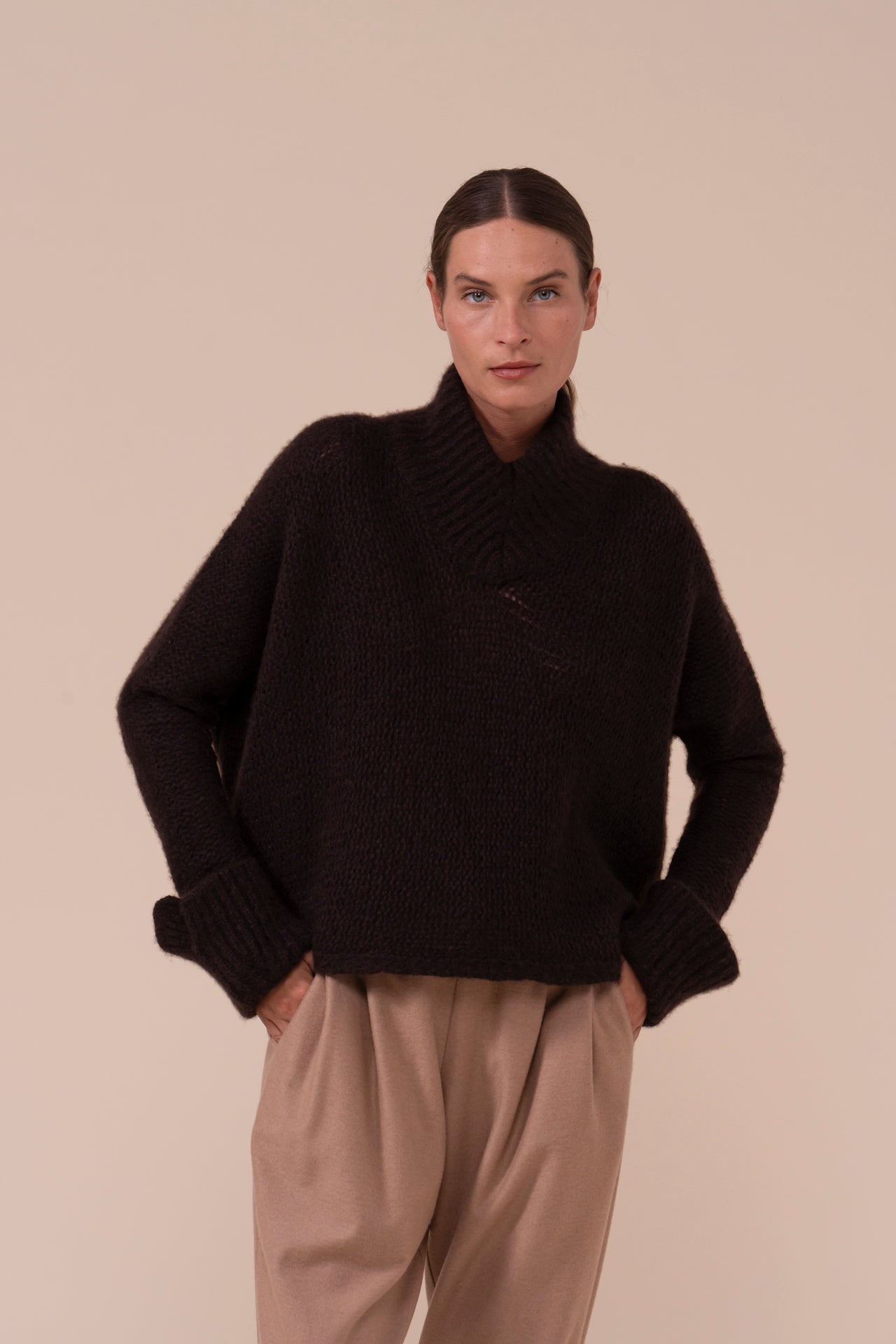 Calcite Foam Wool and Silk V-Neck - DARKCHOCOLATE