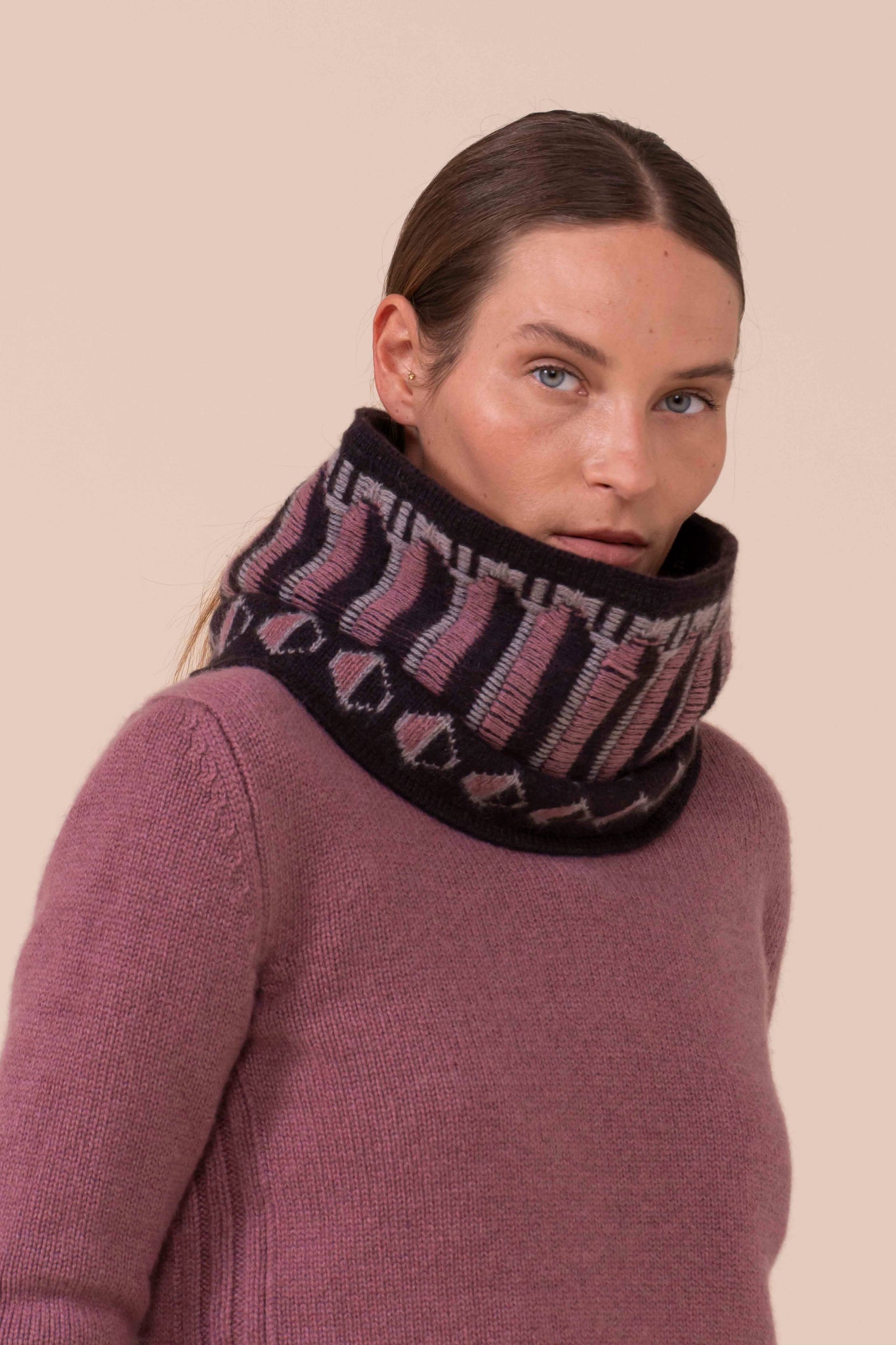 Arenaria Cashmere Jacquard Tube Scarf - DARKCHOCOLATE