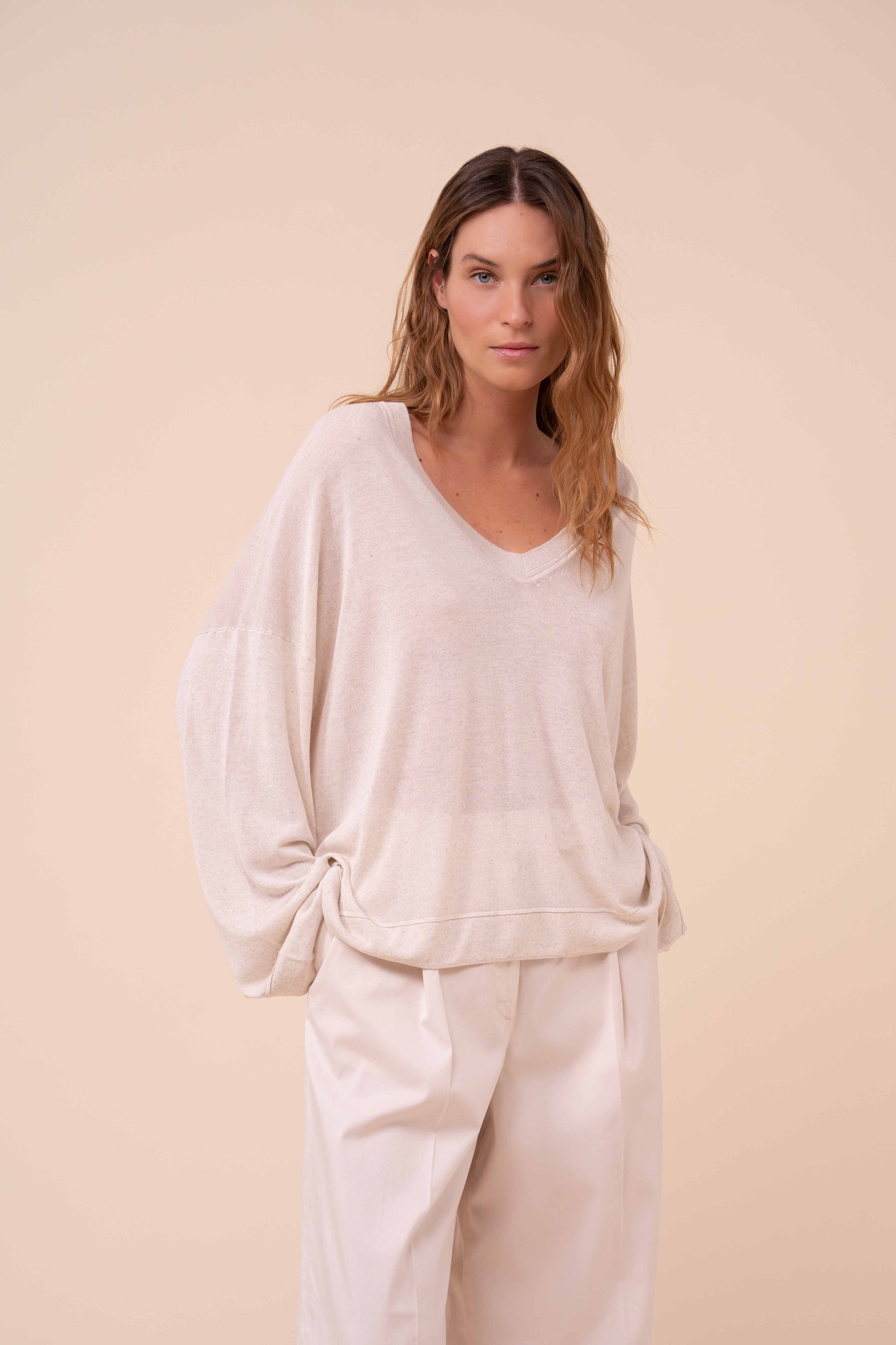 Miranda maglia con scollo V in viscosa e lino - CHALK