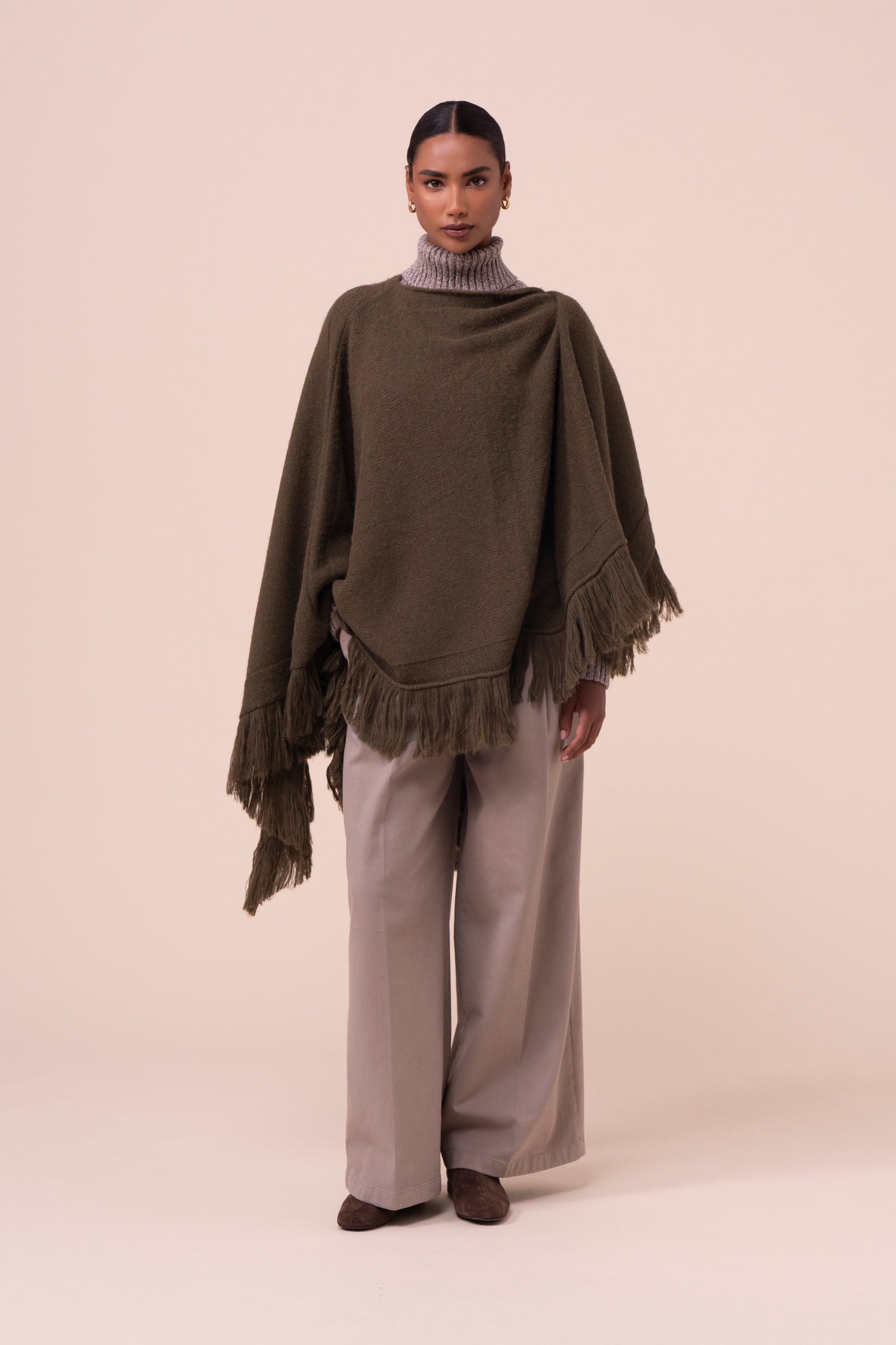 Tia mantella in alpaca e cotone con frange - DARKOLIVEGREEN