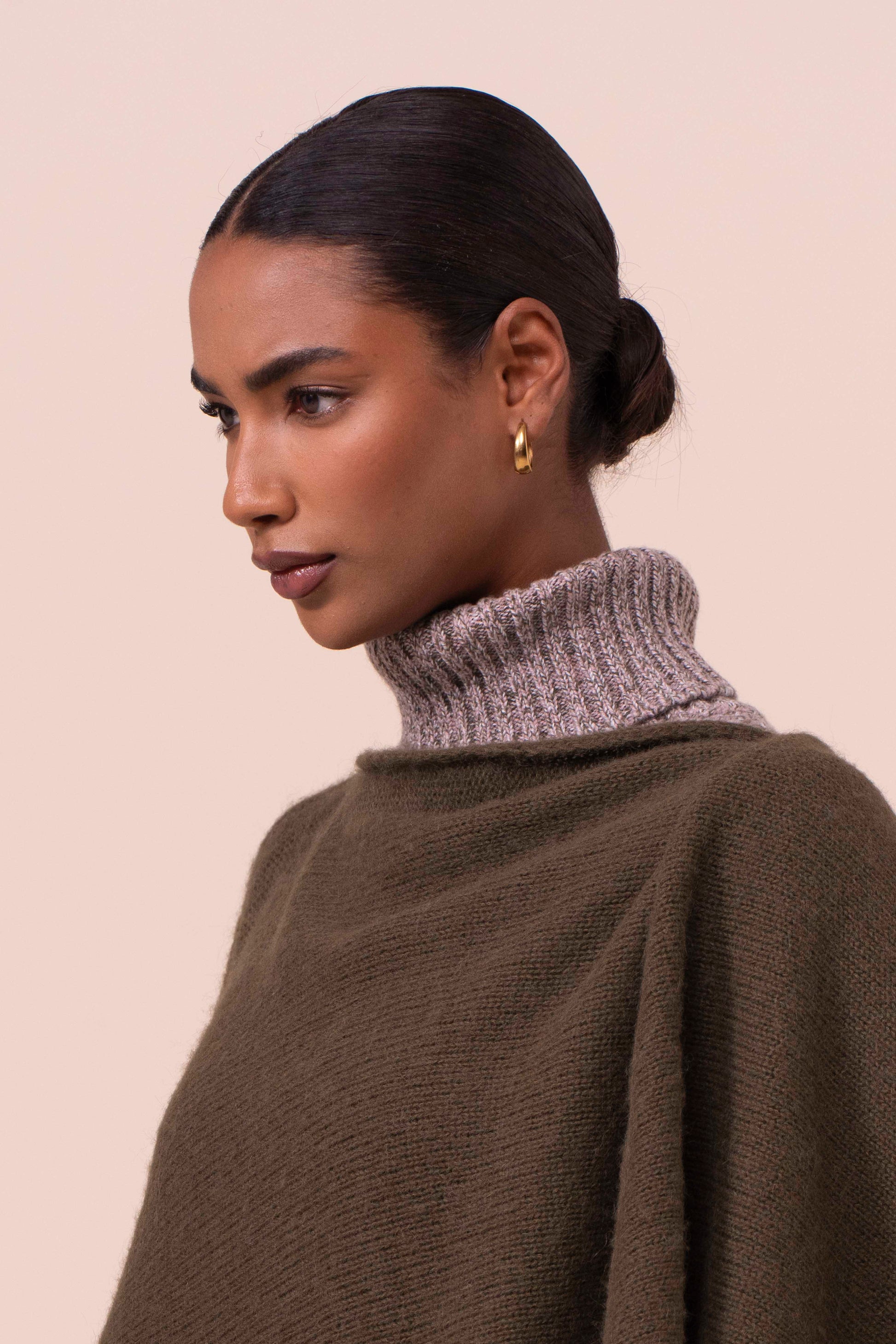 Tia mantella in alpaca e cotone con frange - DARKOLIVEGREEN
