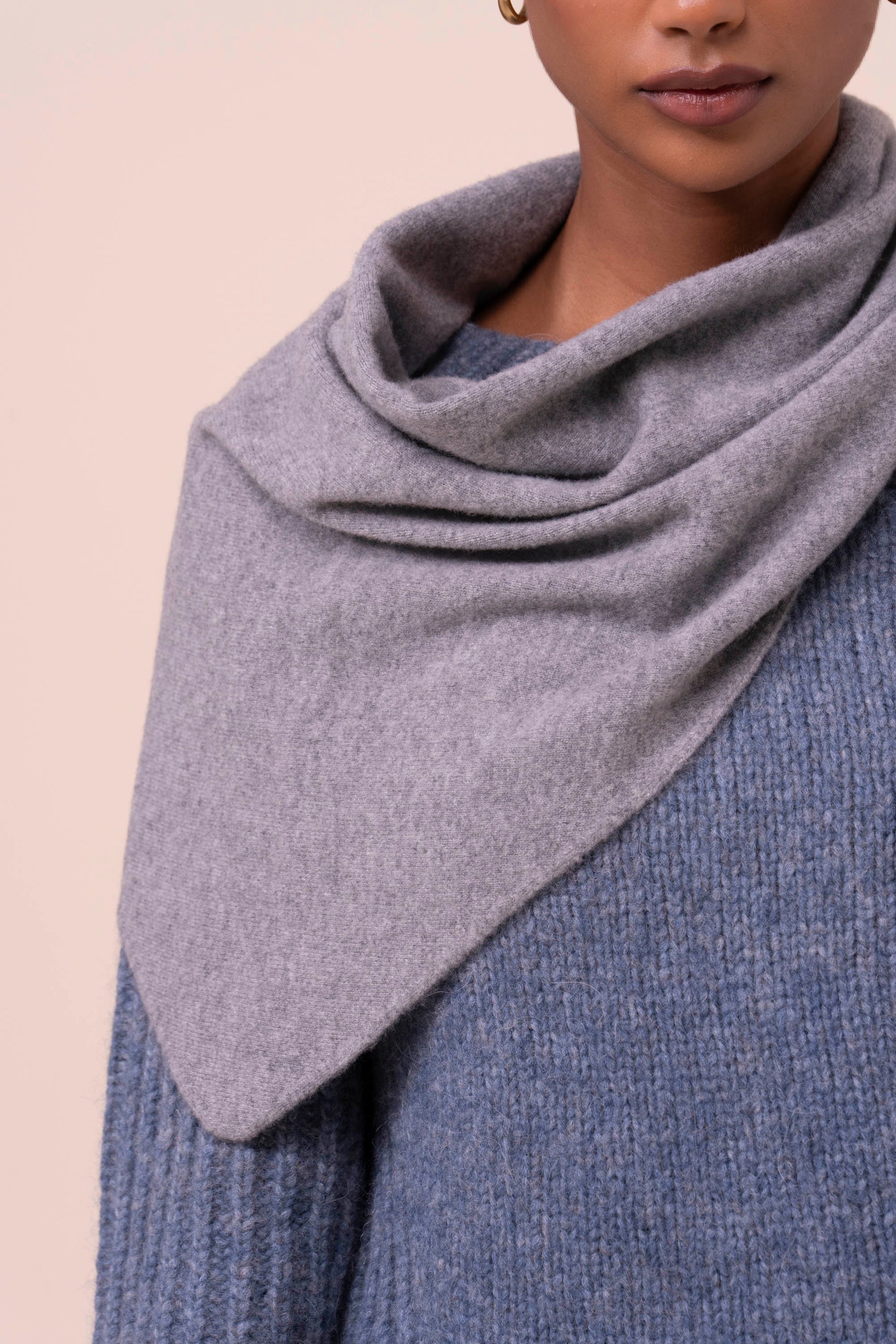 Melita sciarpa triangolare in lana Geelong  - GRAY