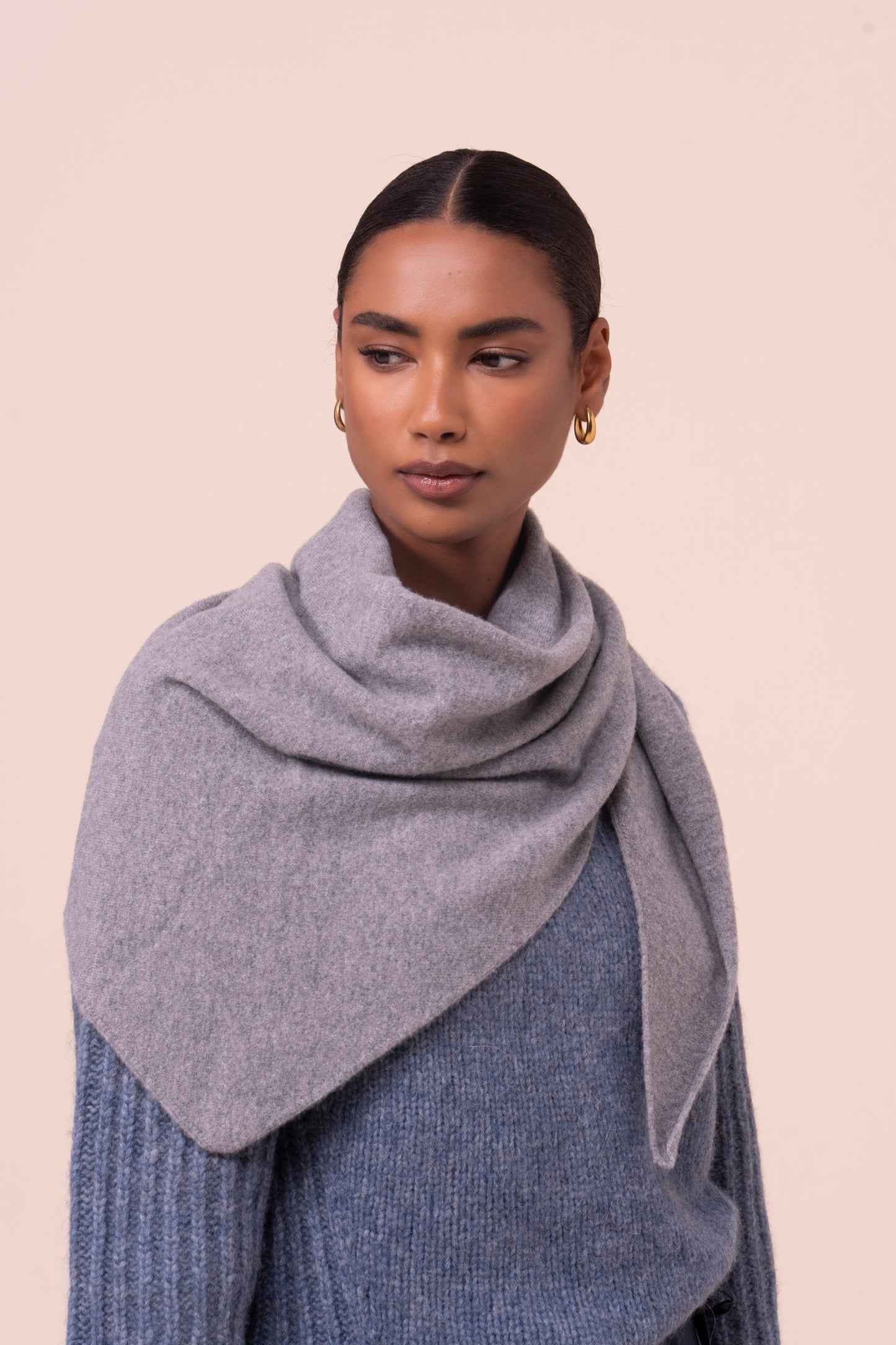 Melita sciarpa triangolare in lana Geelong  - GRAY