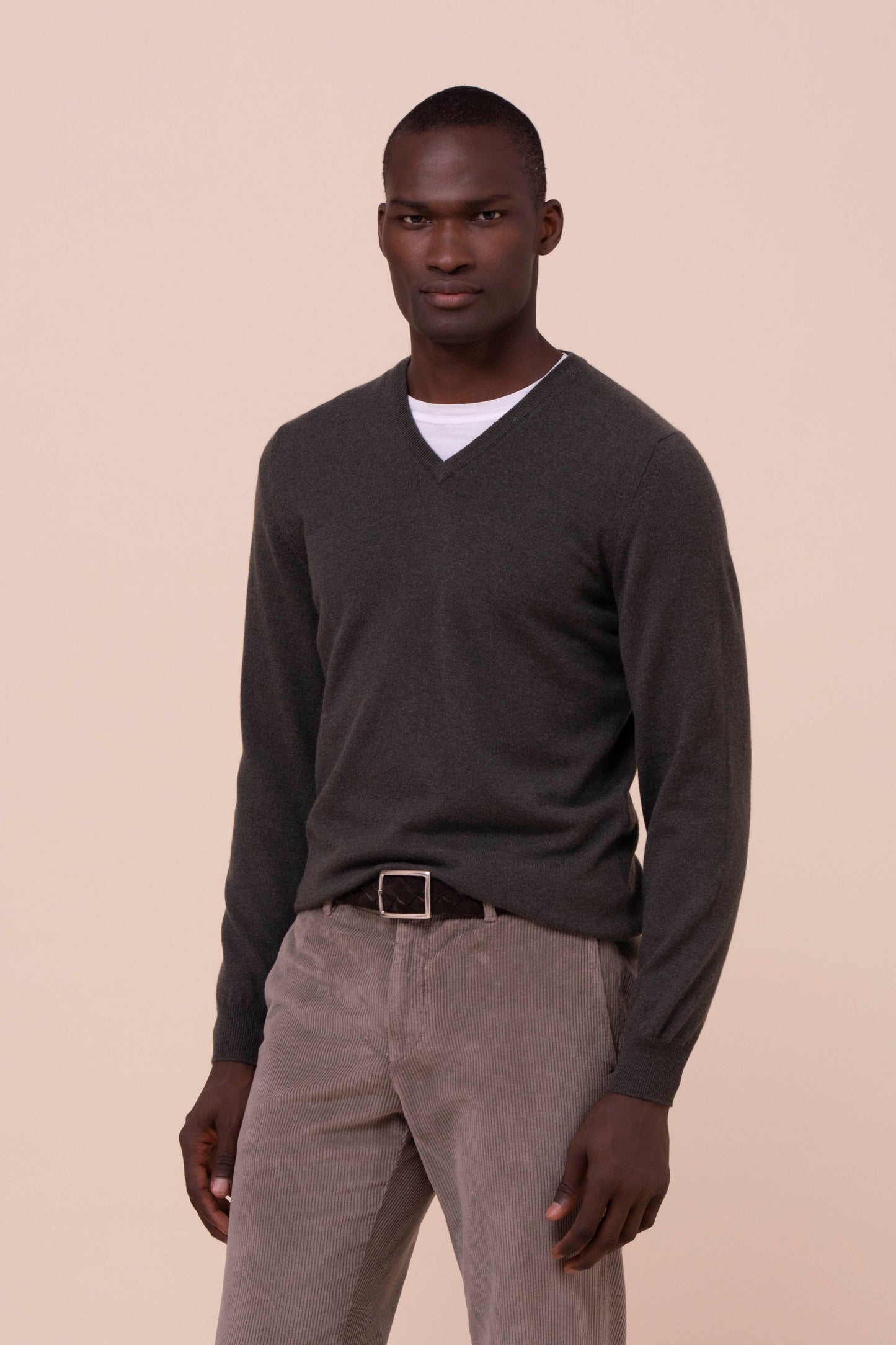 Pull slim v-neck in cashmere - DARKOLIVEGREEN