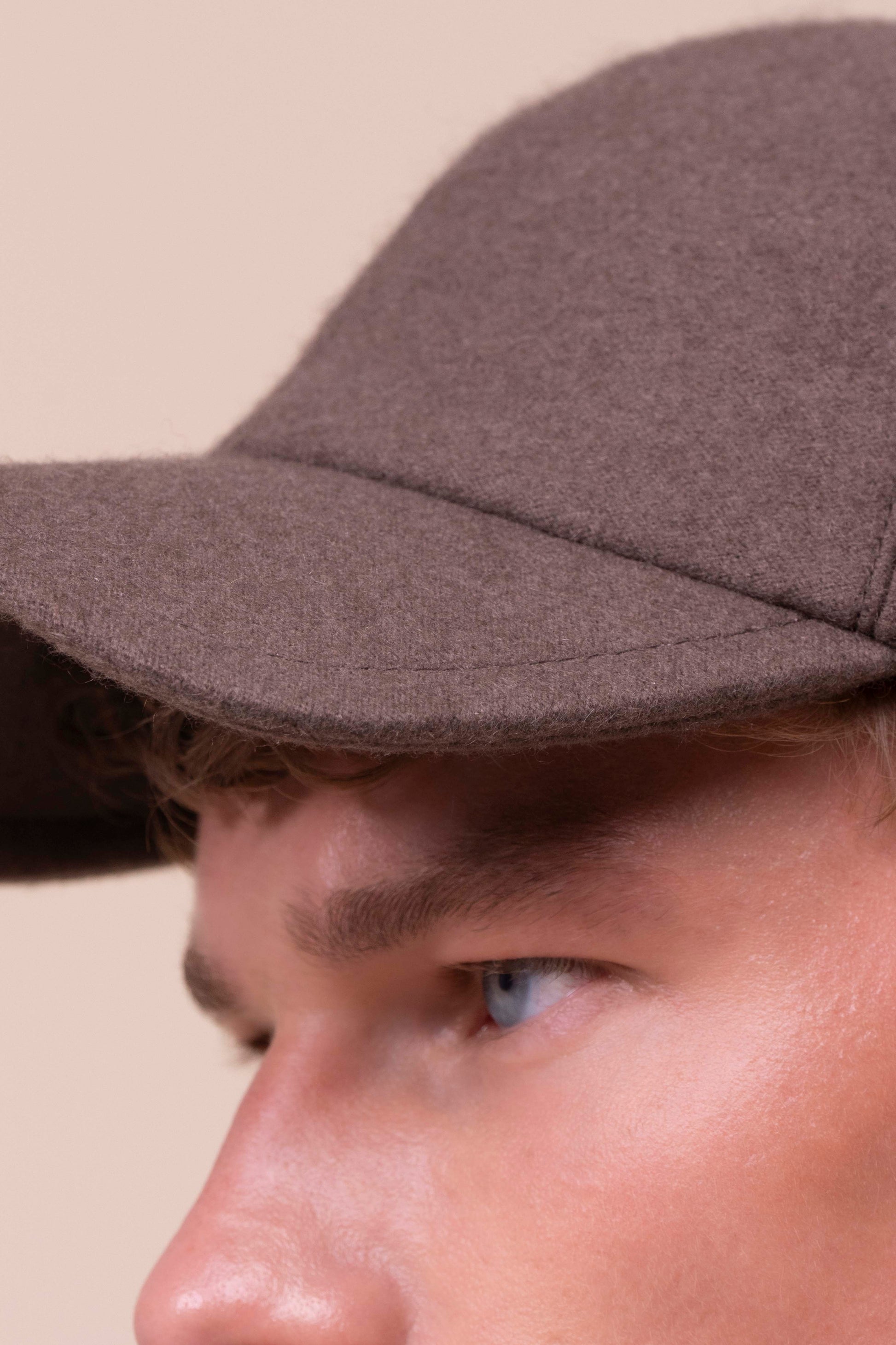 Land cappello da baseball in cashmere - CHOCOLATE