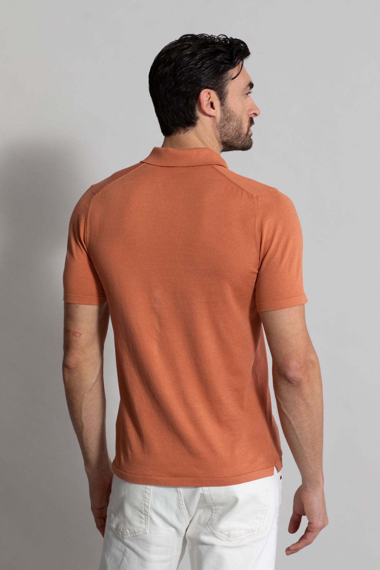 Successo: Men's knitted Giza Cotton Polo T-Shirt in orange - back view