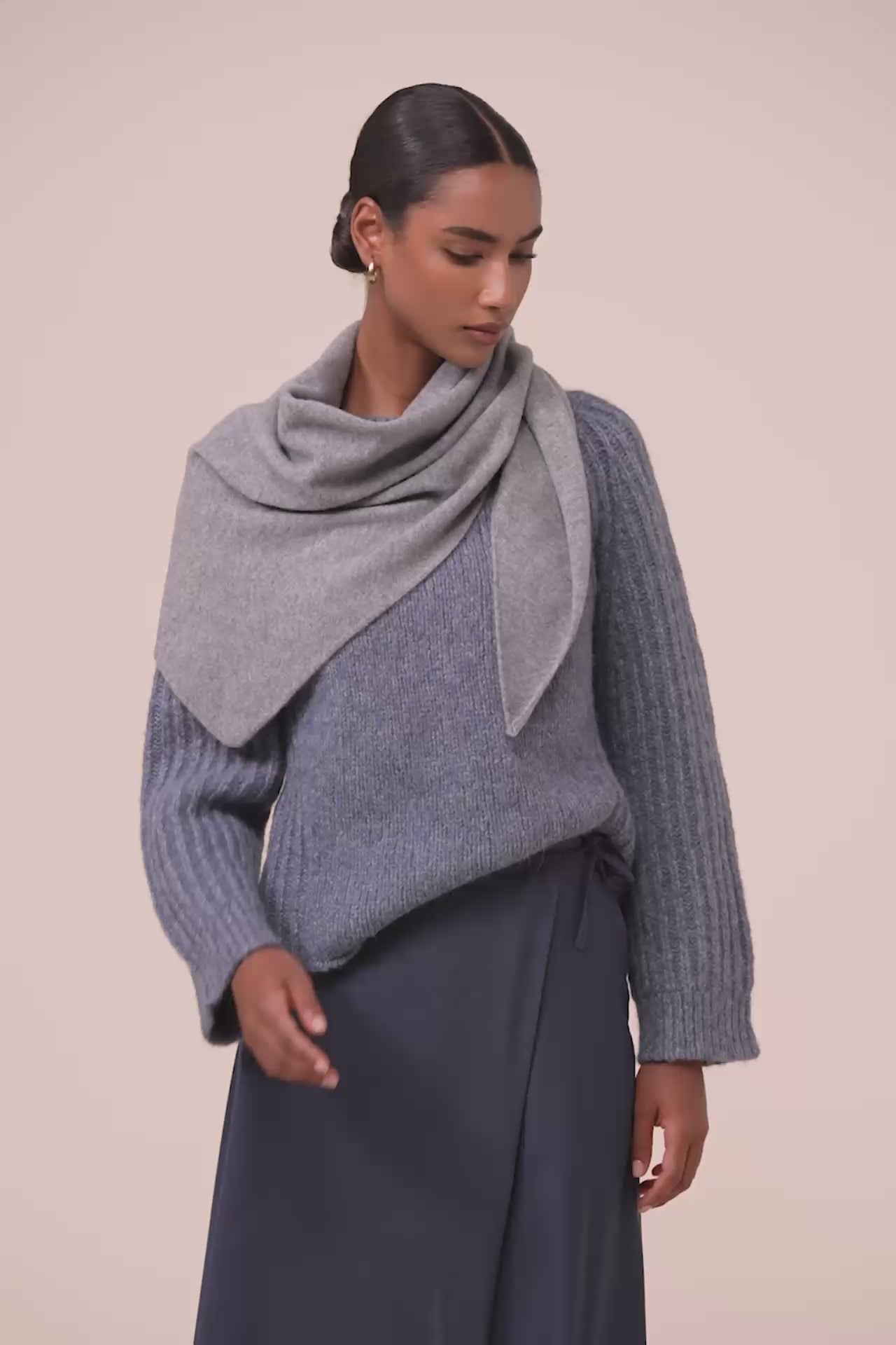 Melita sciarpa triangolare in lana Geelong  - GRAY
