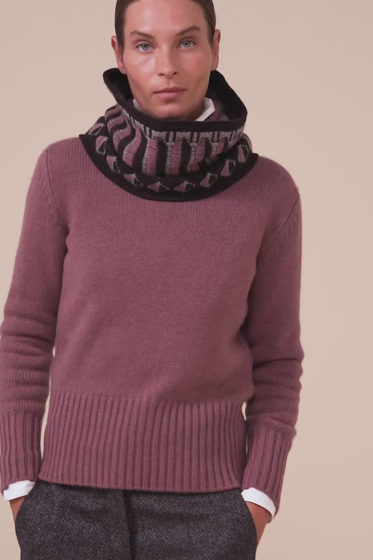 Arenaria Cashmere Jacquard Tube Scarf - DARKCHOCOLATE