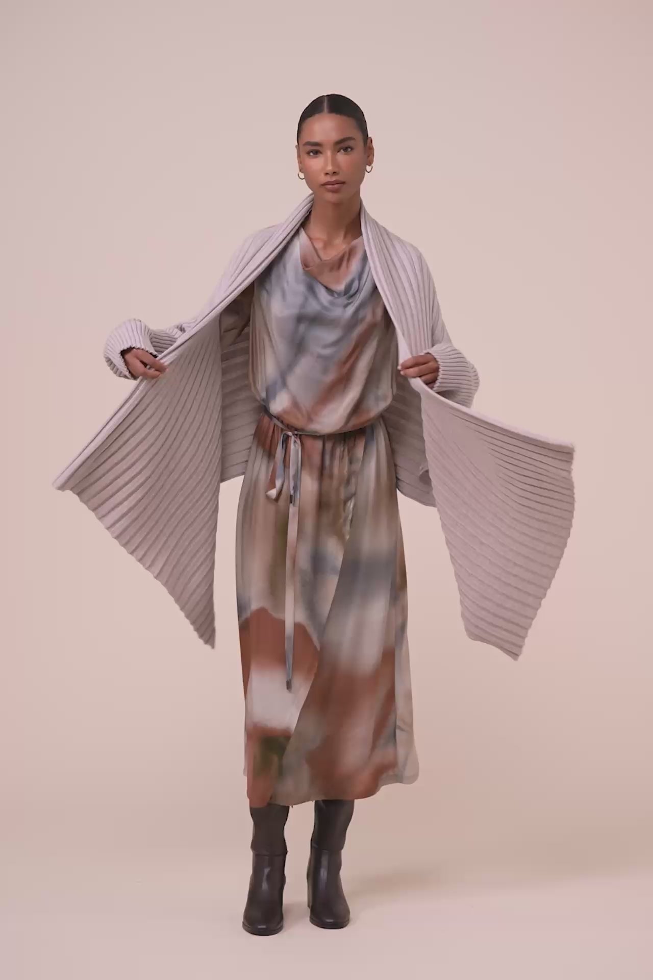 Lola Finewool Cardigan - LIGHTGRAY